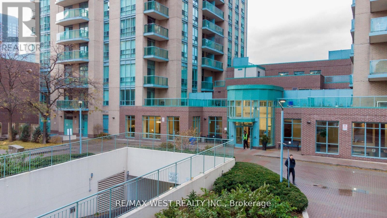 216 - 22 OLIVE AVENUE Image 7