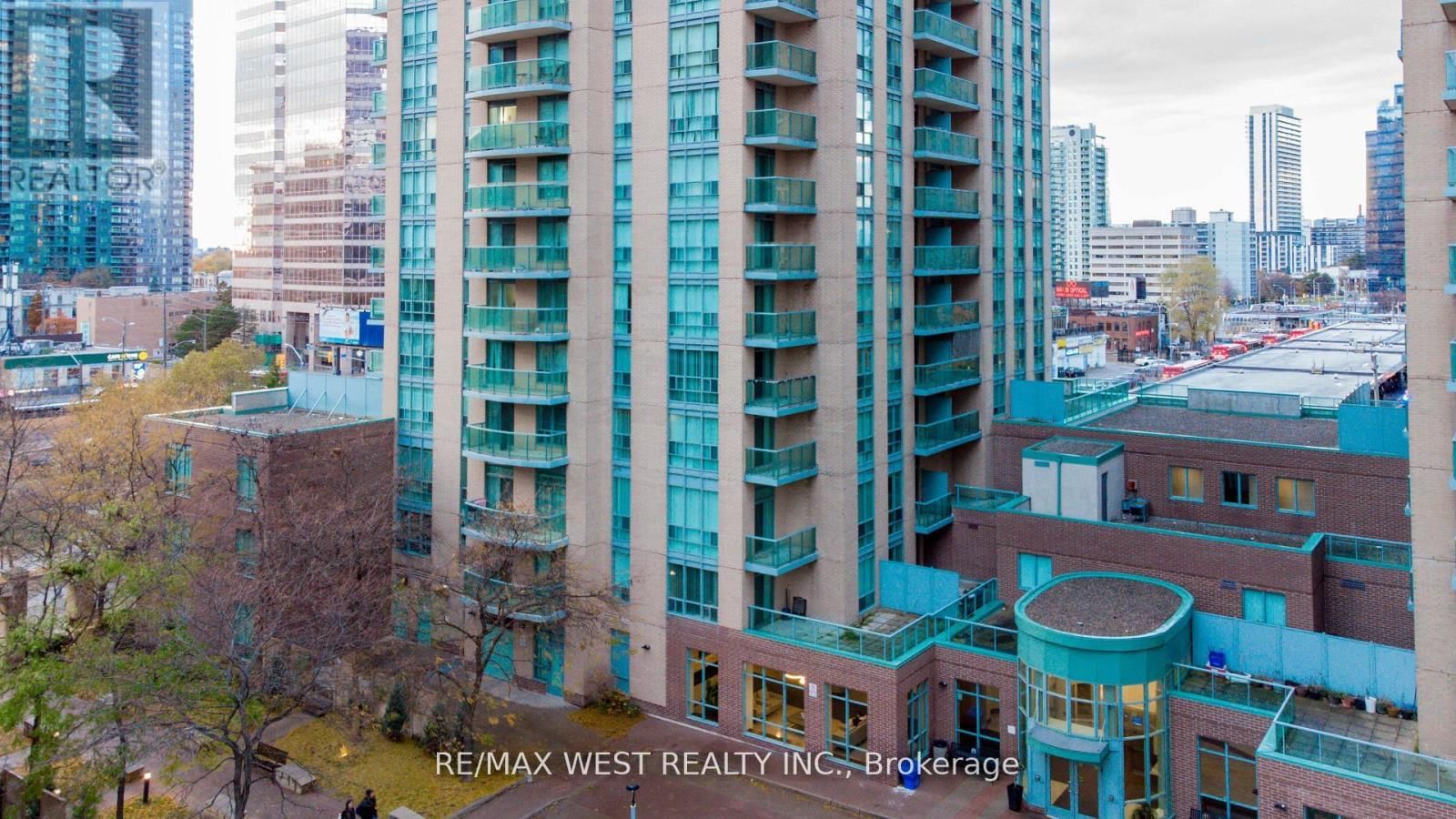 216 - 22 OLIVE AVENUE Image 8