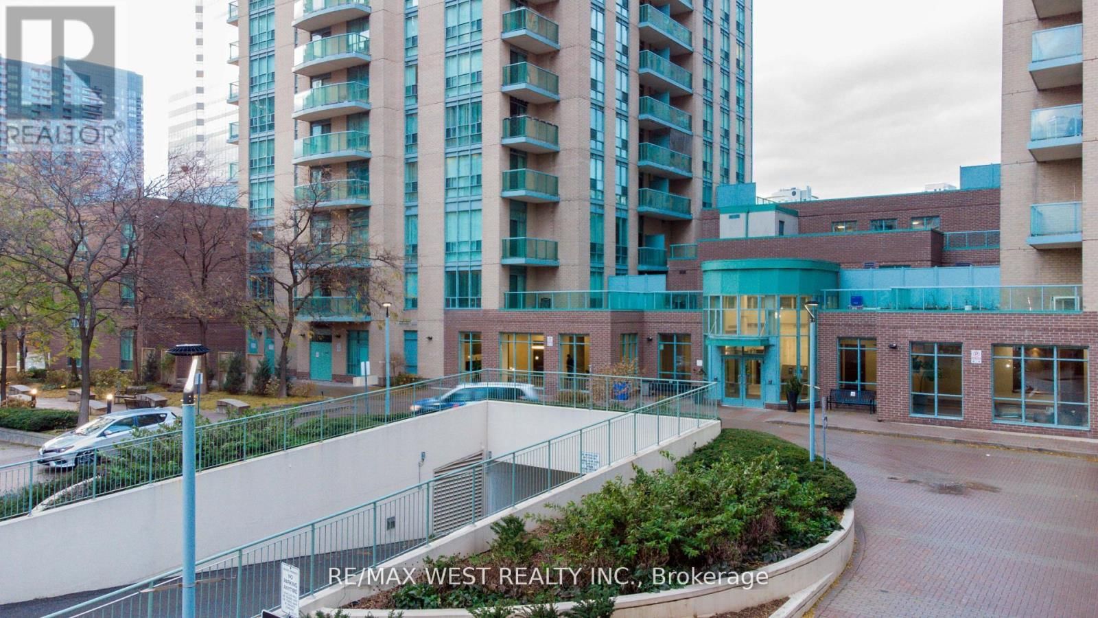 216 - 22 OLIVE AVENUE Image 9