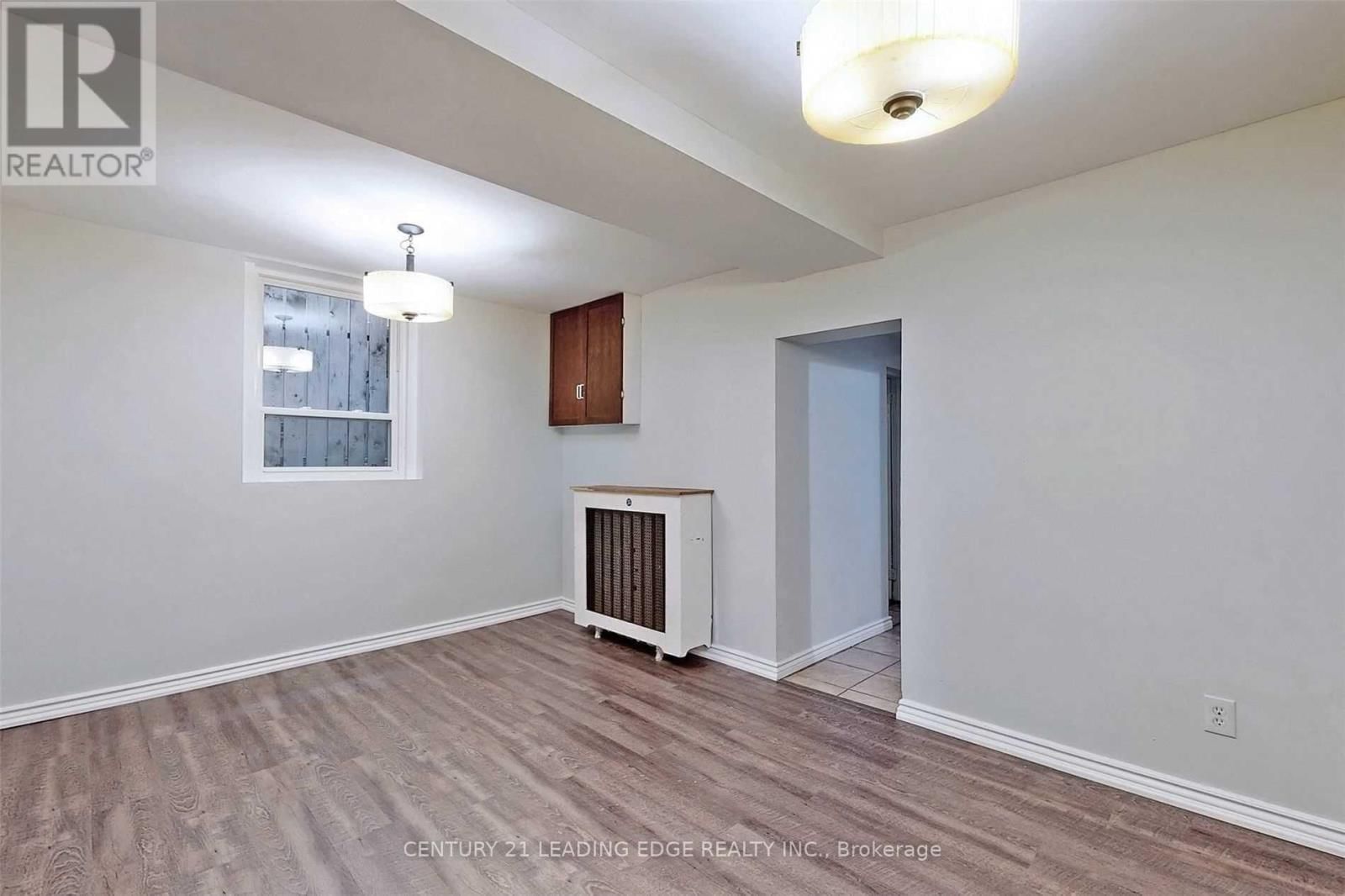 233 BORDEN STREET Image 23