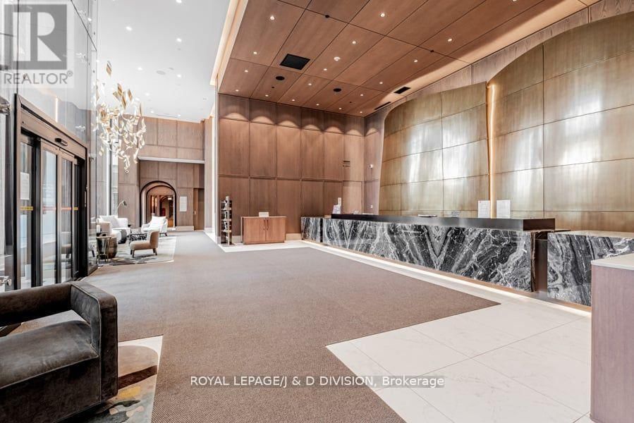 4301 - 30 INN ON THE PARK DRIVE Image 3