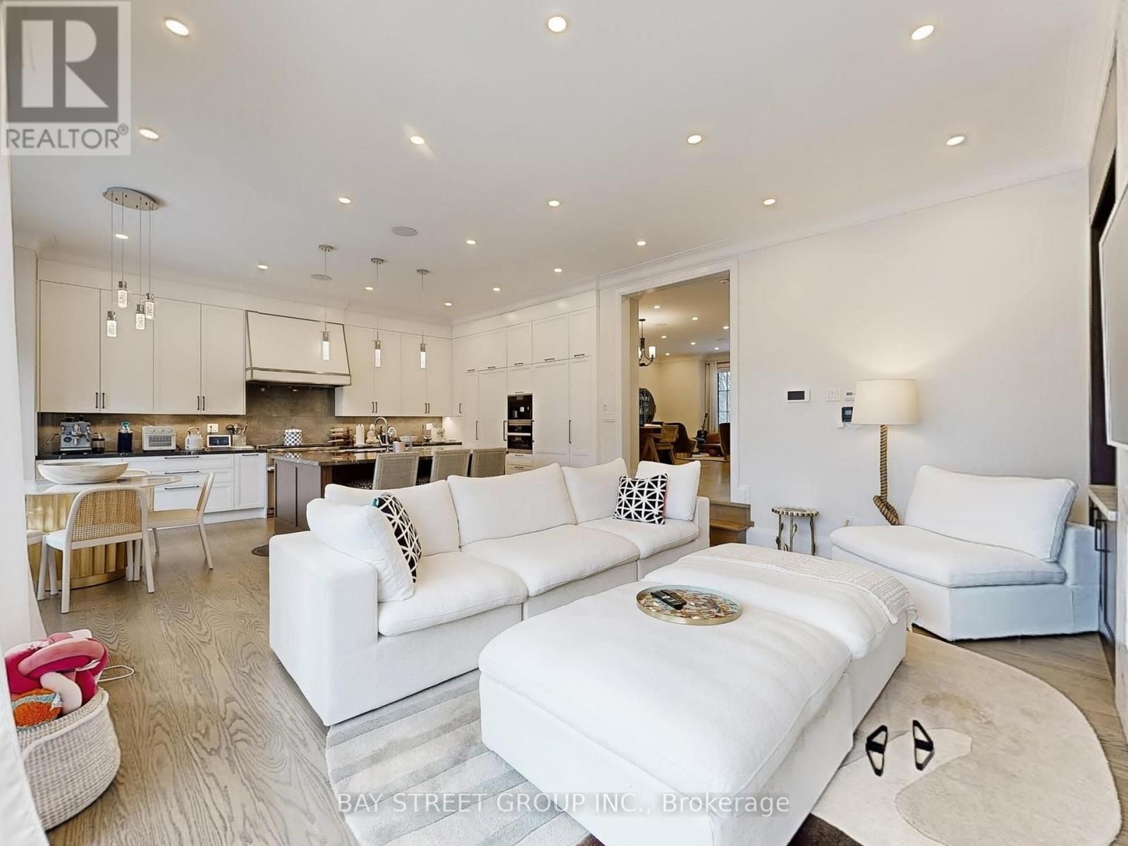 31 EVERGREEN GARDENS Image 11