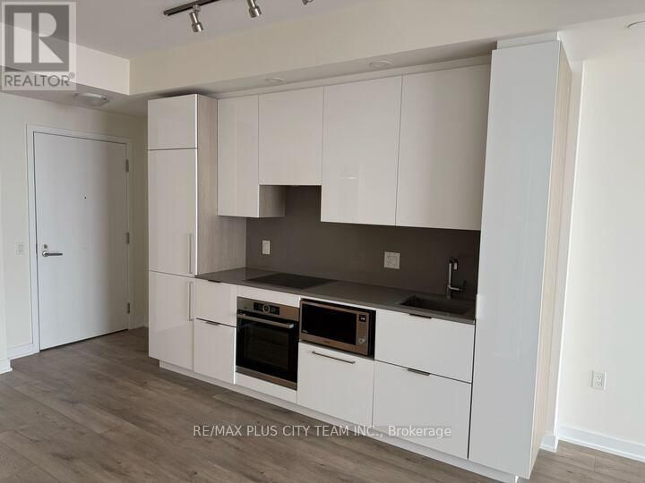 4205 - 28 FREELAND STREET Image 8