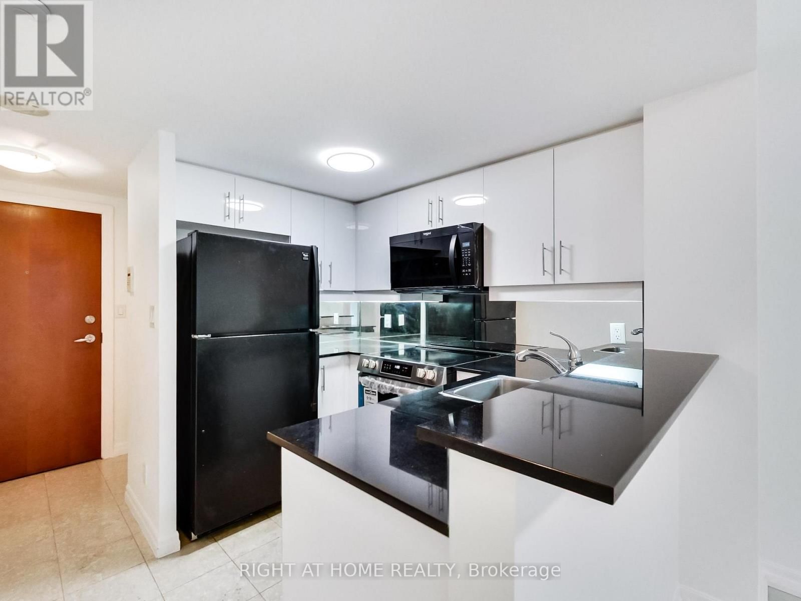 711 - 300 BLOOR STREET EAST Image 14