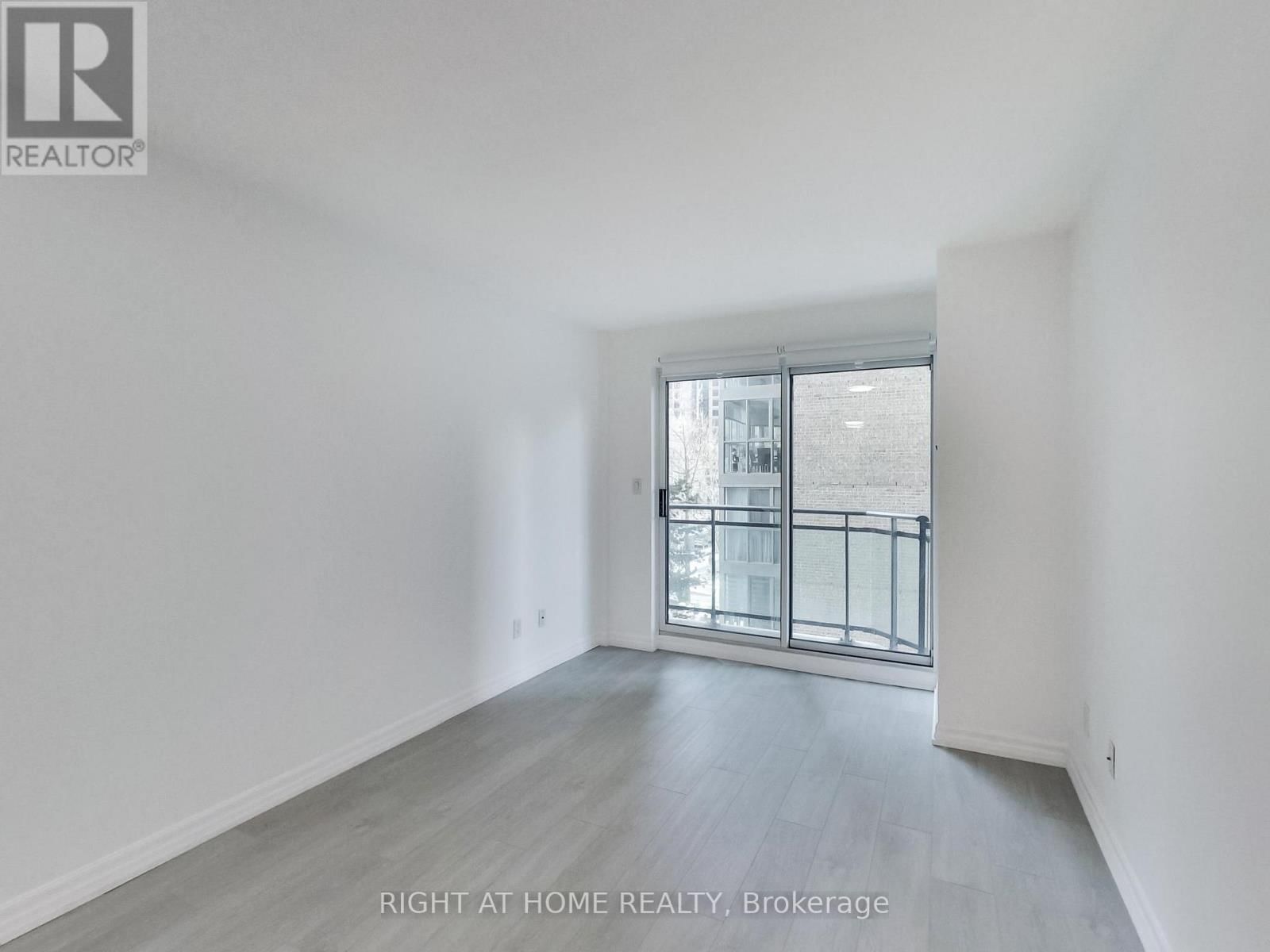 711 - 300 BLOOR STREET EAST Image 15