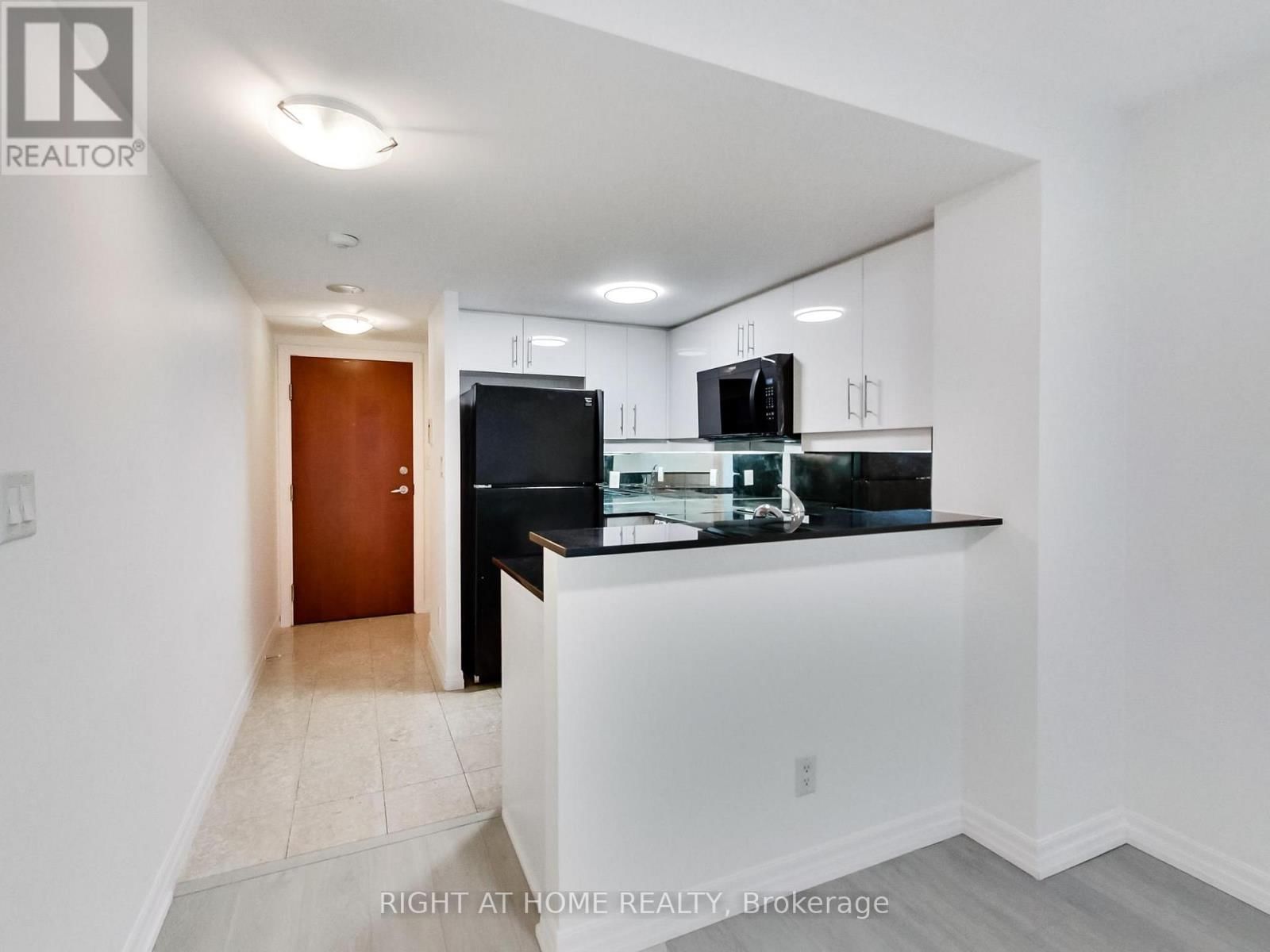 711 - 300 BLOOR STREET EAST Image 16