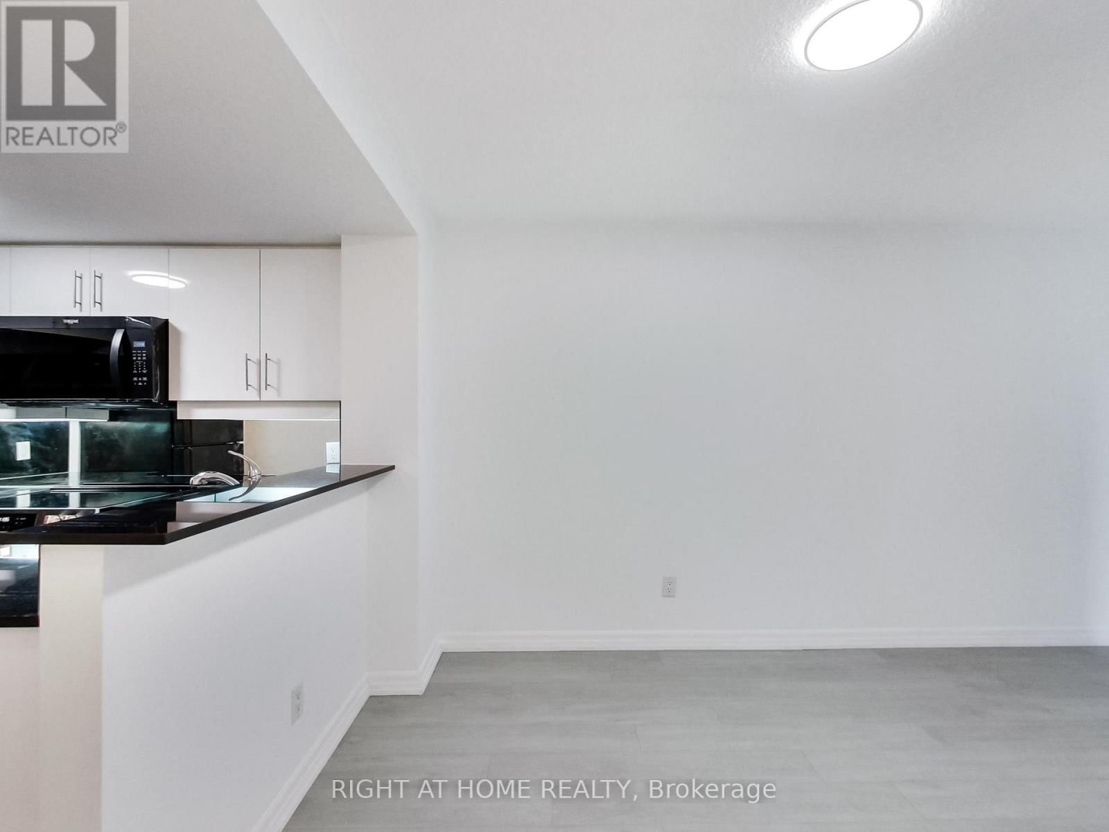 711 - 300 BLOOR STREET EAST Image 18