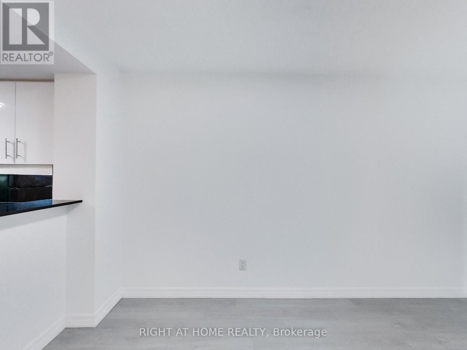 711 - 300 BLOOR STREET EAST Image 19