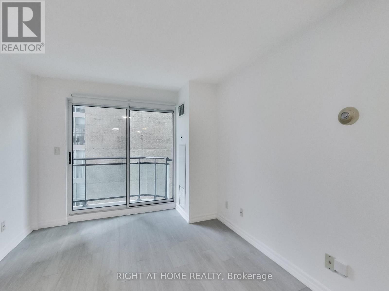 711 - 300 BLOOR STREET EAST Image 20