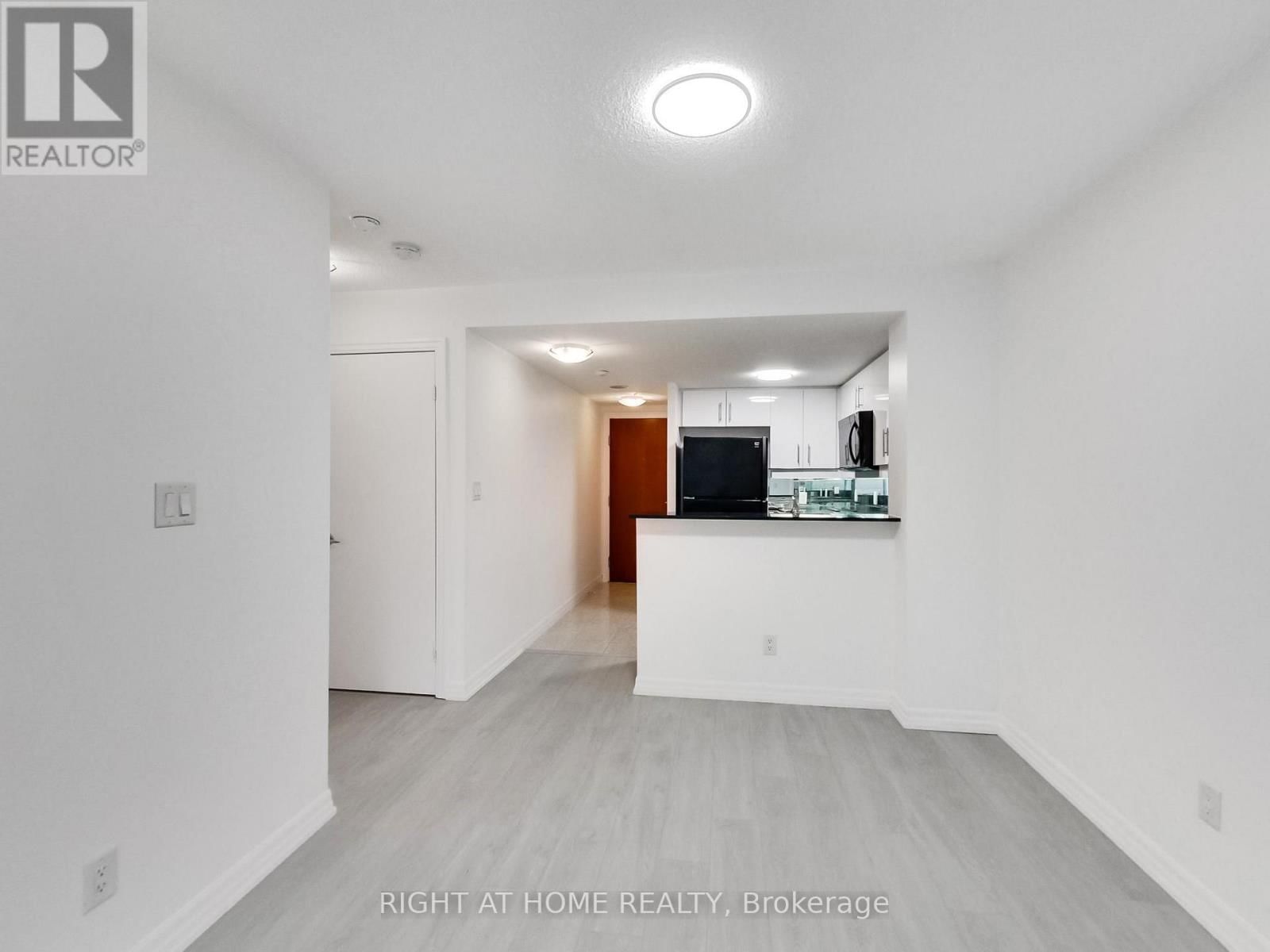 711 - 300 BLOOR STREET EAST Image 22