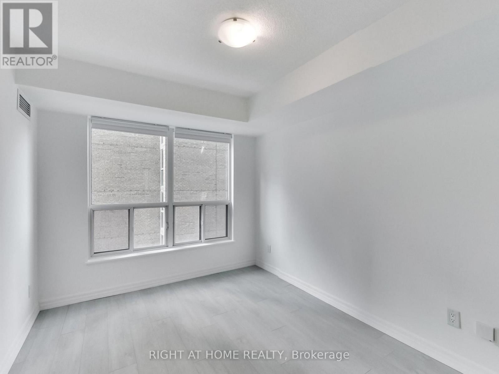 711 - 300 BLOOR STREET EAST Image 28