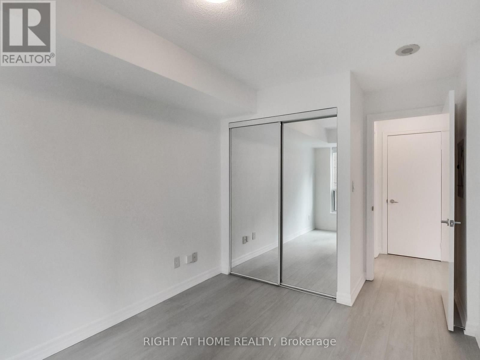 711 - 300 BLOOR STREET EAST Image 29