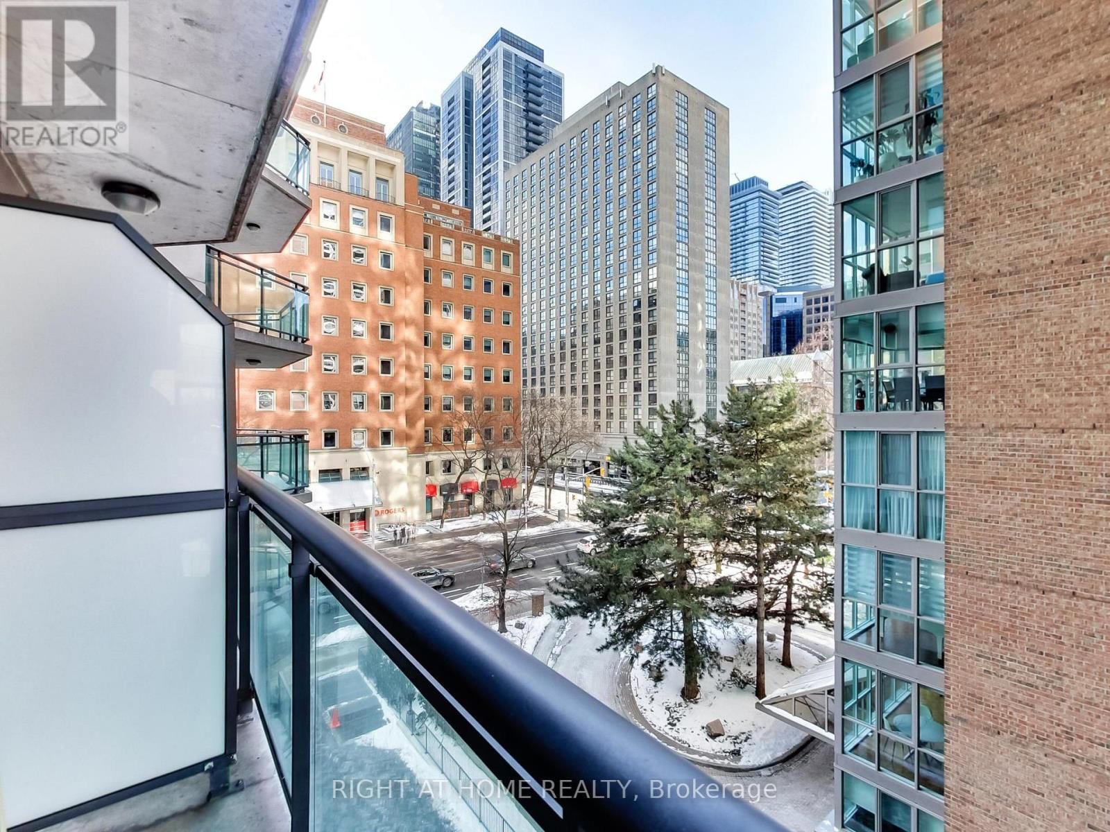 711 - 300 BLOOR STREET EAST Image 34