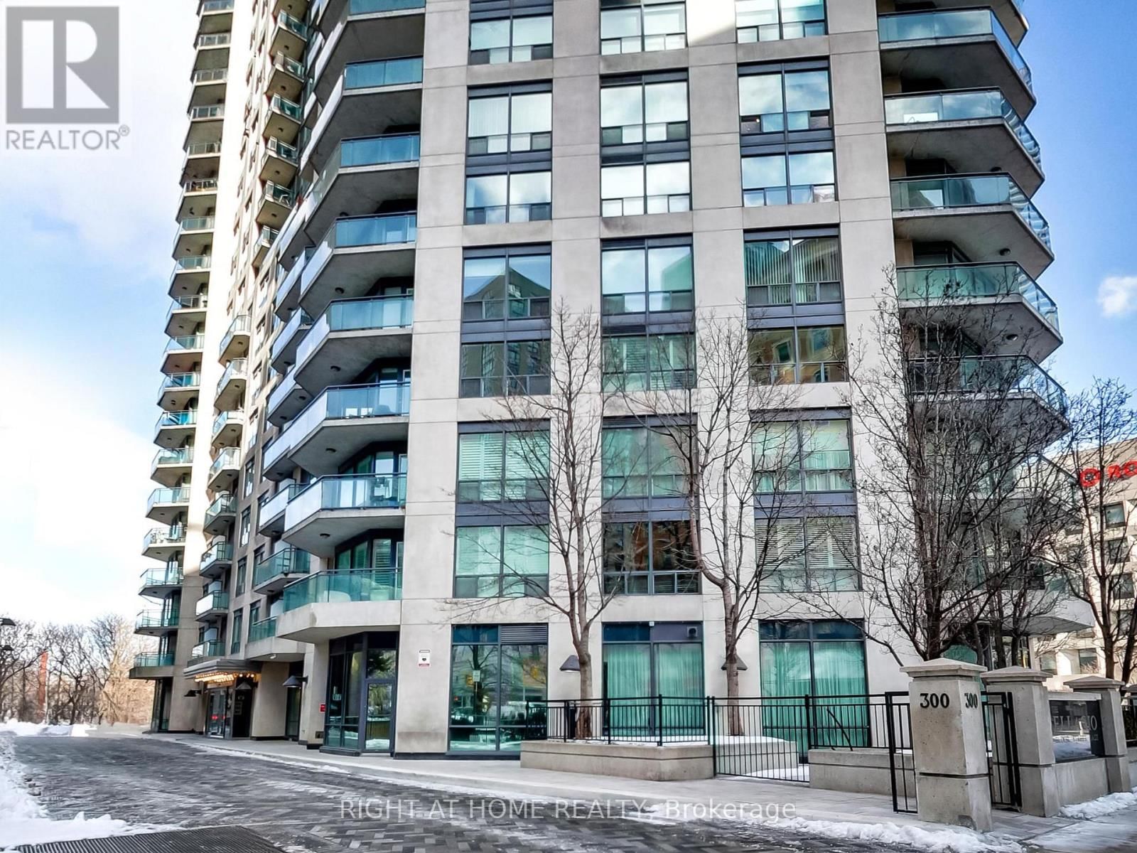 711 - 300 BLOOR STREET EAST Image 4