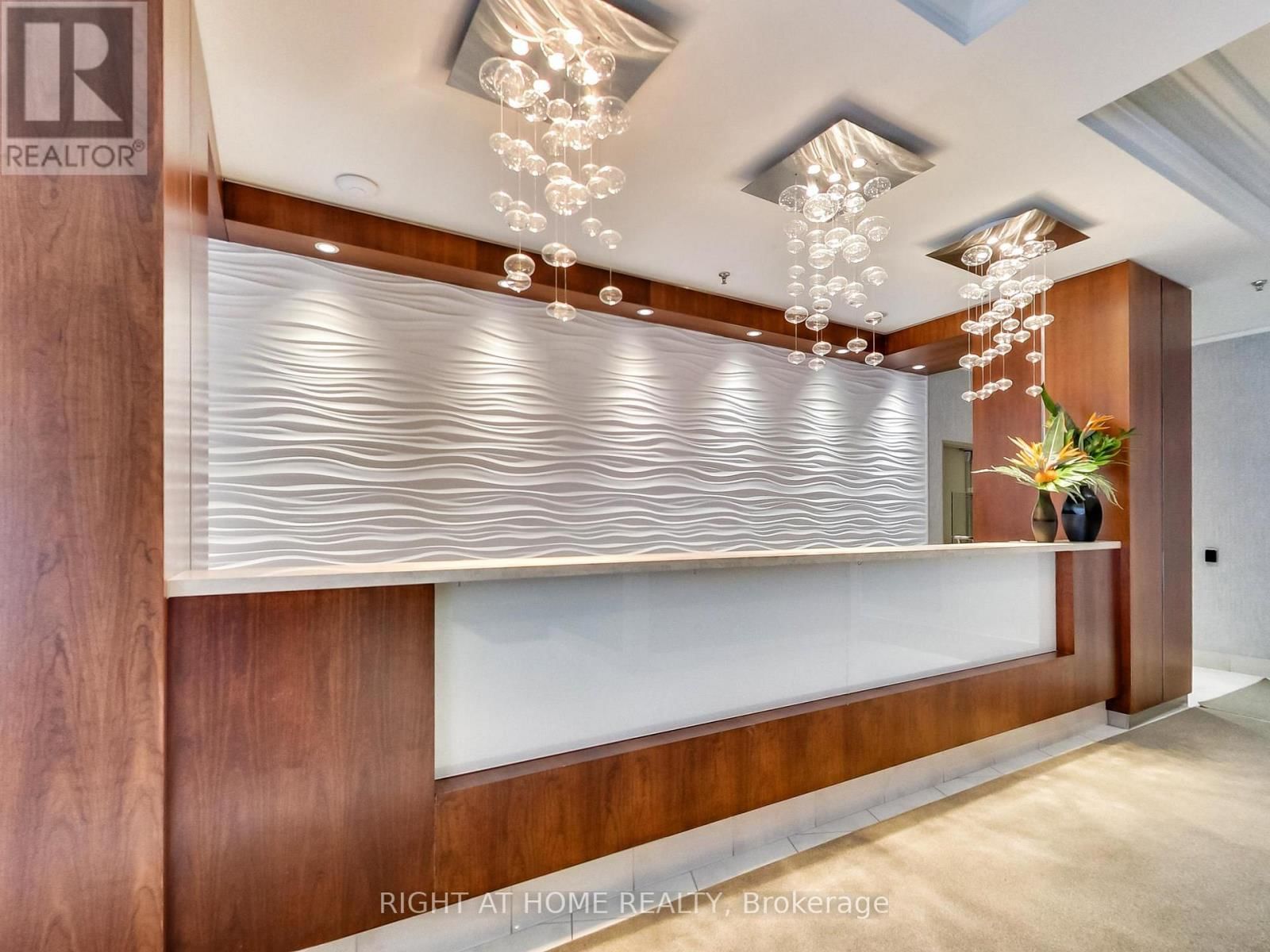 711 - 300 BLOOR STREET EAST Image 7