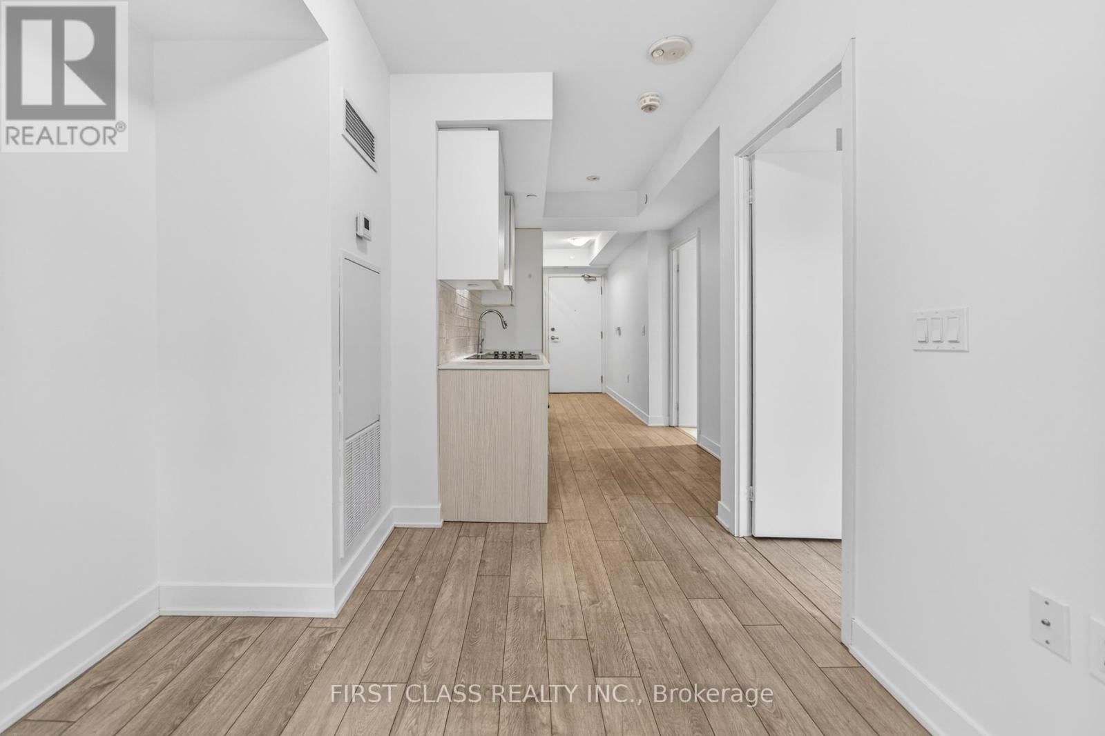 1615 - 195 REDPATH AVENUE Image 13