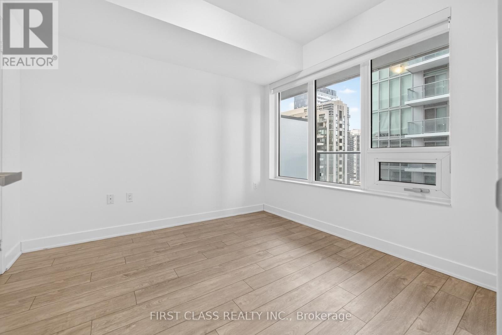 1615 - 195 REDPATH AVENUE Image 15