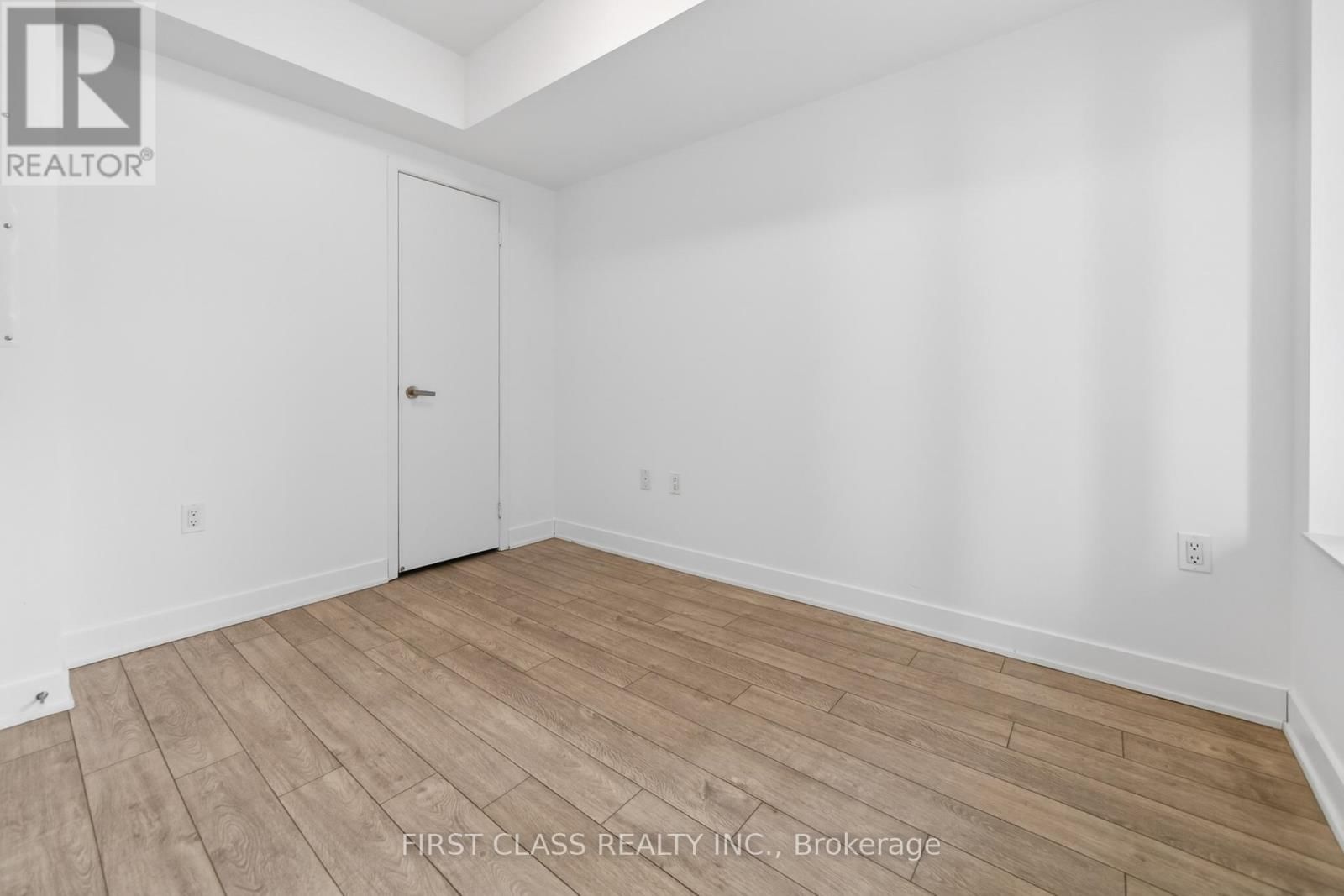 1615 - 195 REDPATH AVENUE Image 16