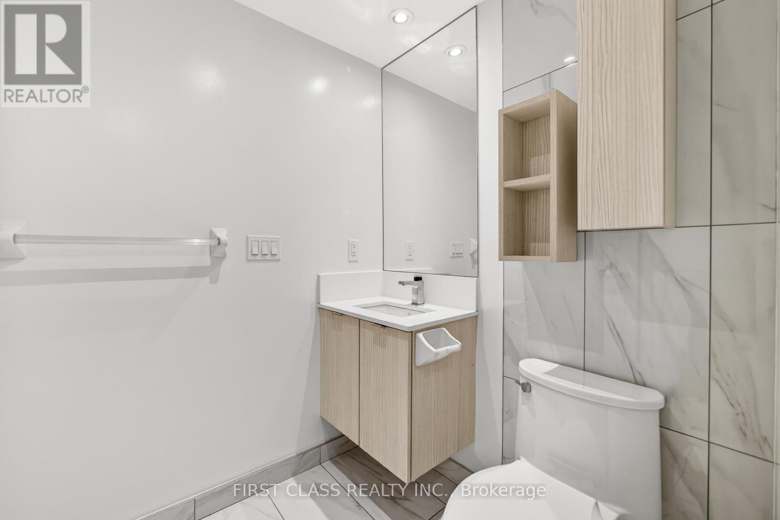 1615 - 195 REDPATH AVENUE Image 21