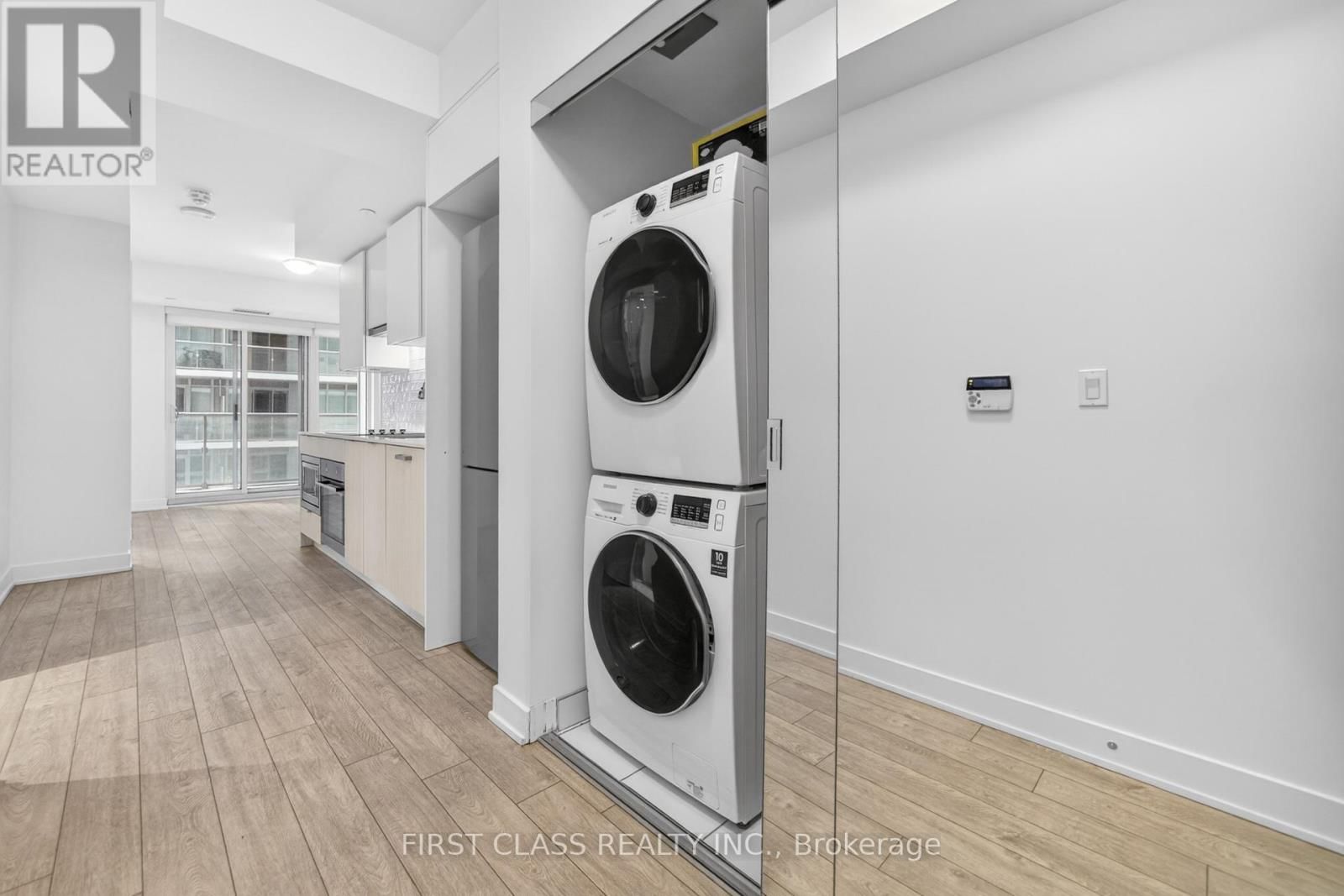 1615 - 195 REDPATH AVENUE Image 23