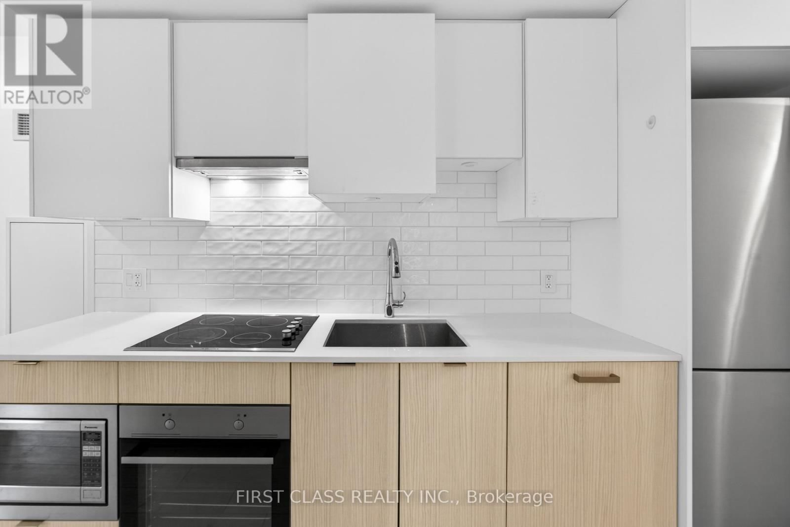 1615 - 195 REDPATH AVENUE Image 9