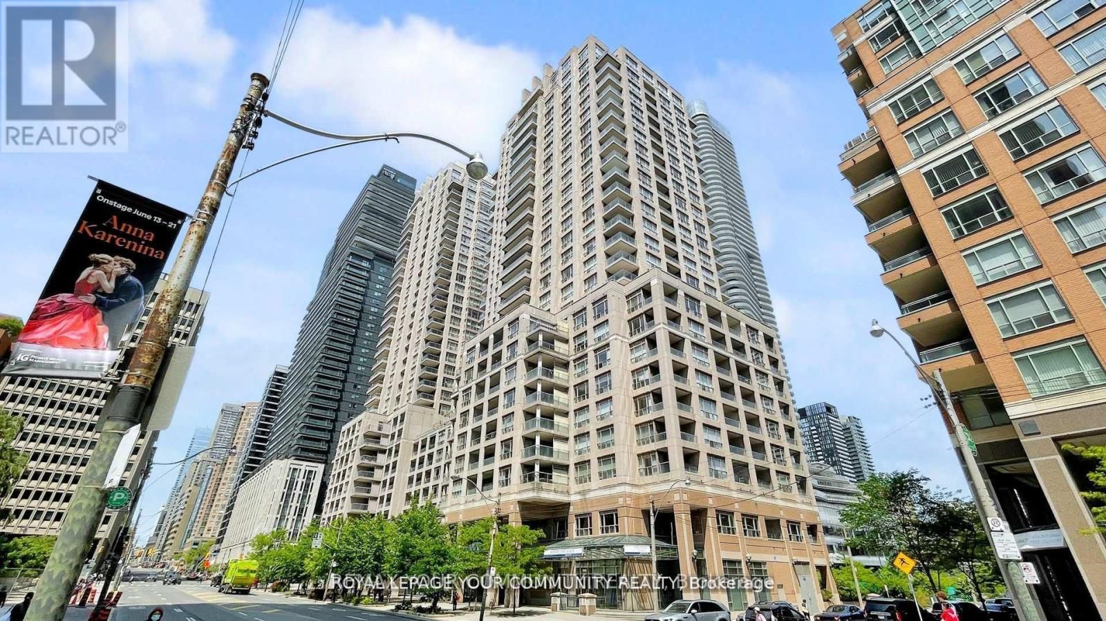 1609 - 909 BAY STREET Image 2