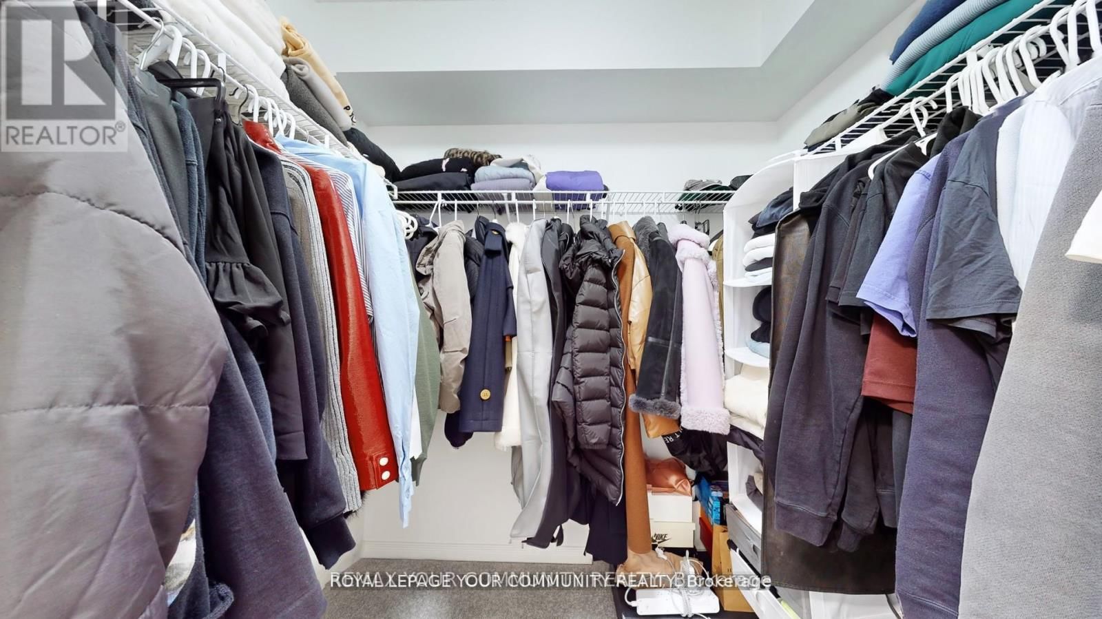 1609 - 909 BAY STREET Image 27