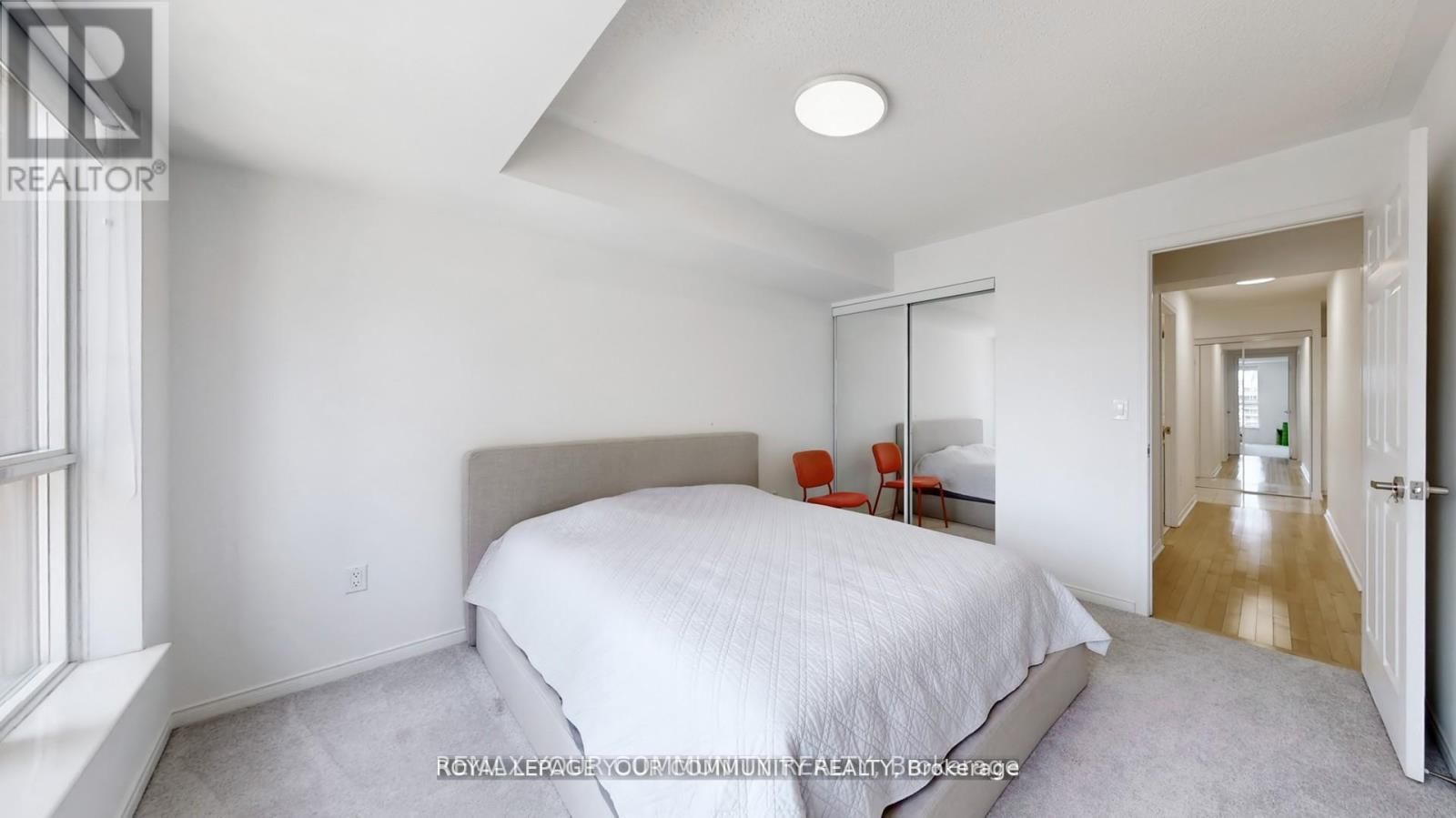 1609 - 909 BAY STREET Image 28