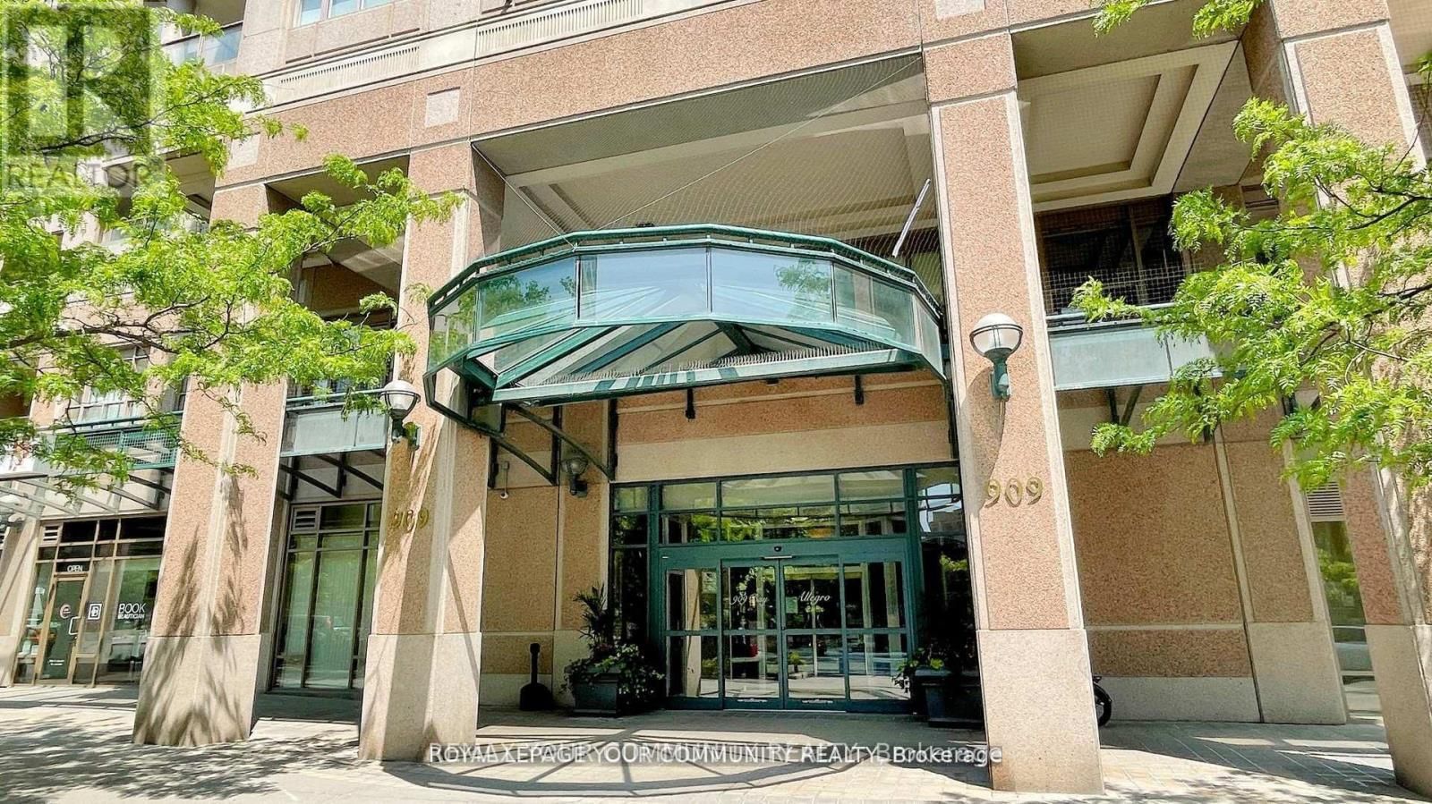 1609 - 909 BAY STREET Image 4