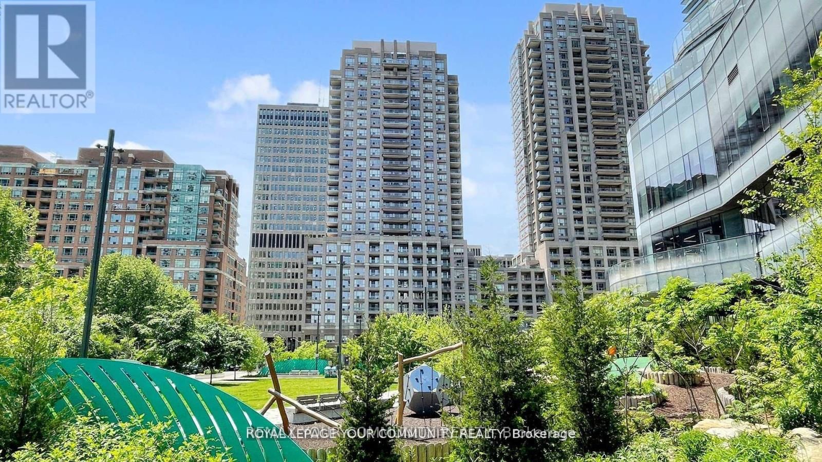 1609 - 909 BAY STREET Image 41