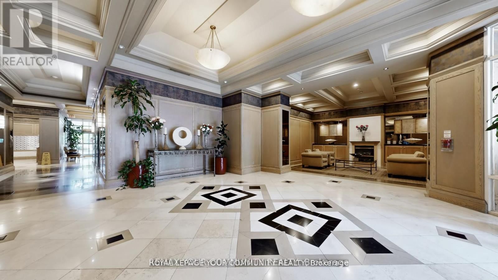 1609 - 909 BAY STREET Image 5