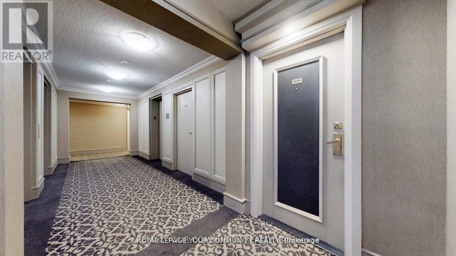 1609 - 909 BAY STREET Image 6