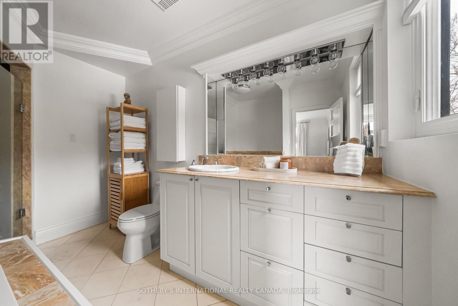 92 WOODLAWN AVENUE Image 24