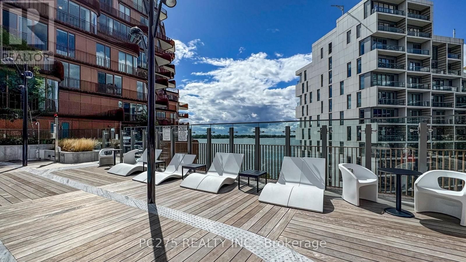 325 - 155 MERCHANTS' WHARF Image 27