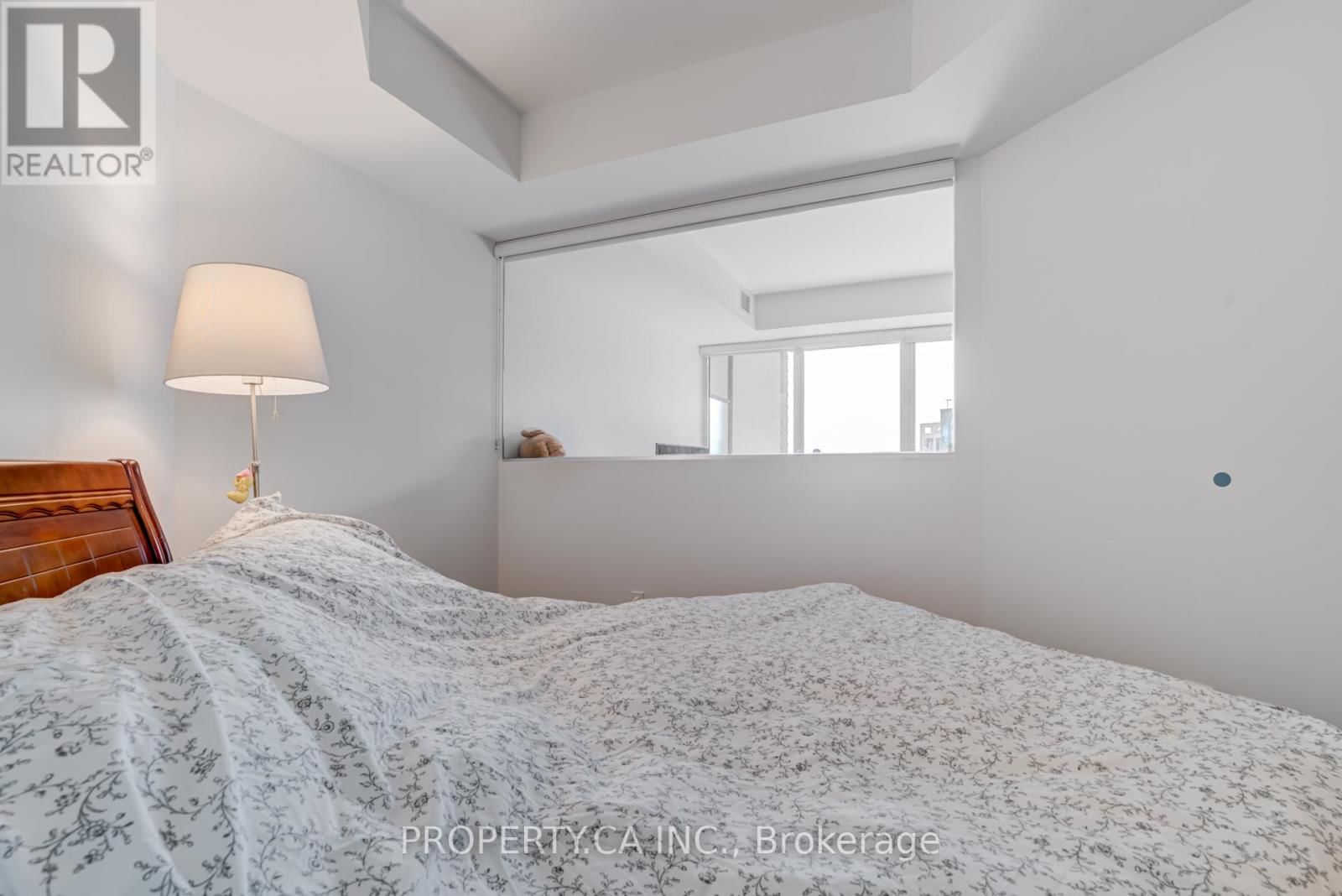 518 - 31 TIPPETT ROAD Image 14