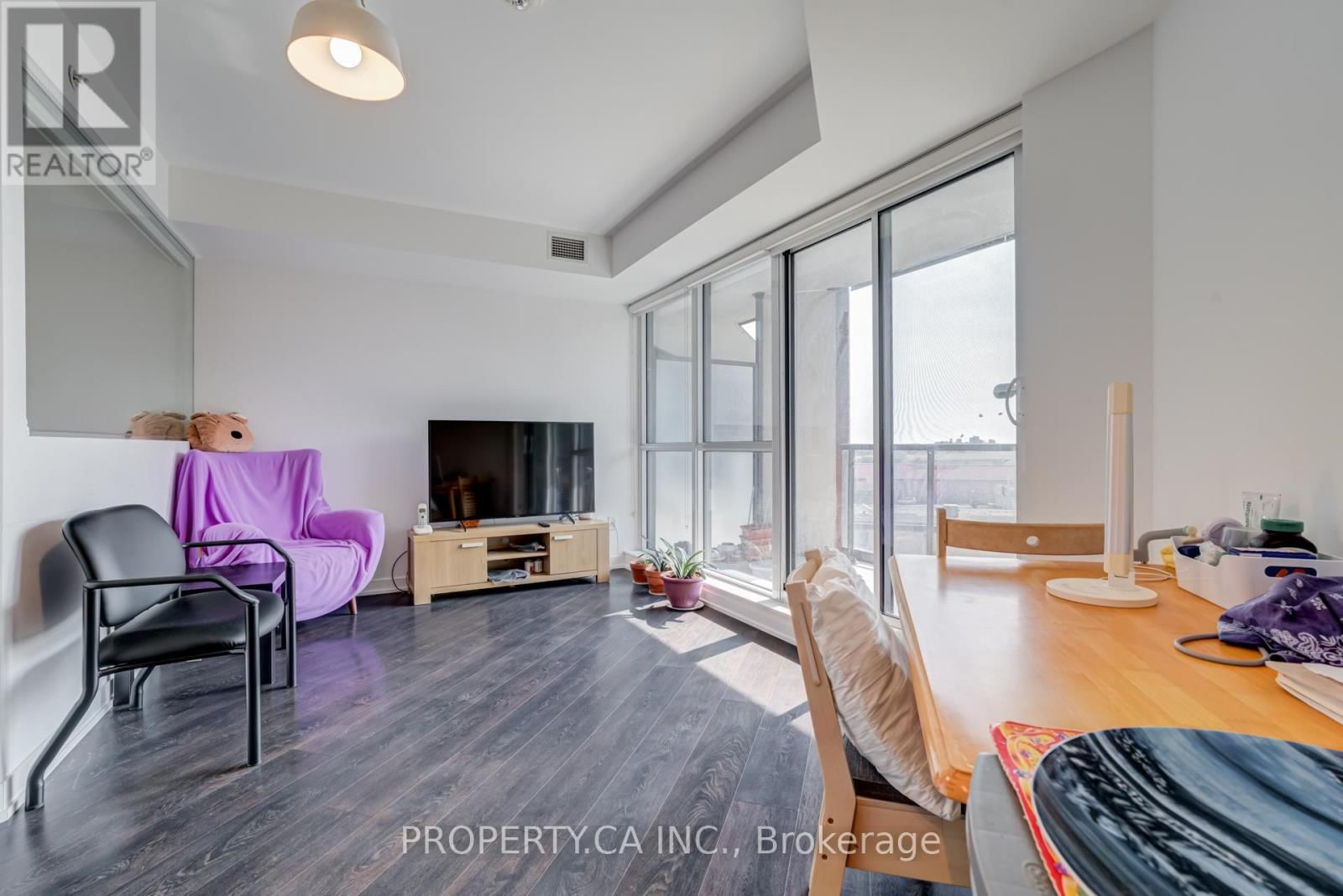 518 - 31 TIPPETT ROAD Image 9