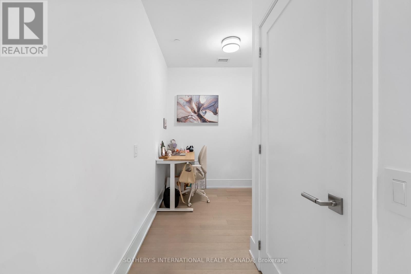 932 - 155 MERCHANTS' WHARF Image 10