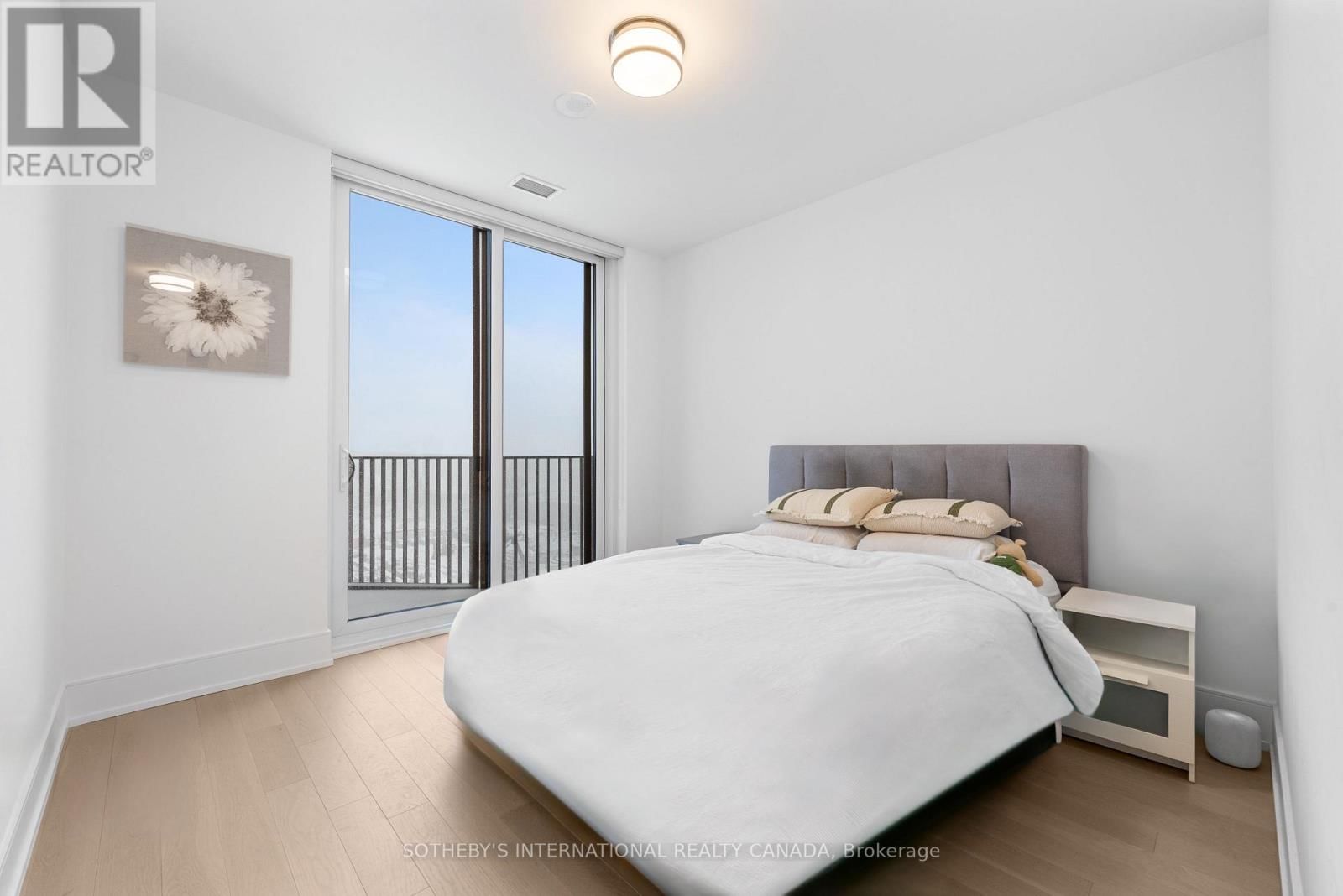 932 - 155 MERCHANTS' WHARF Image 13