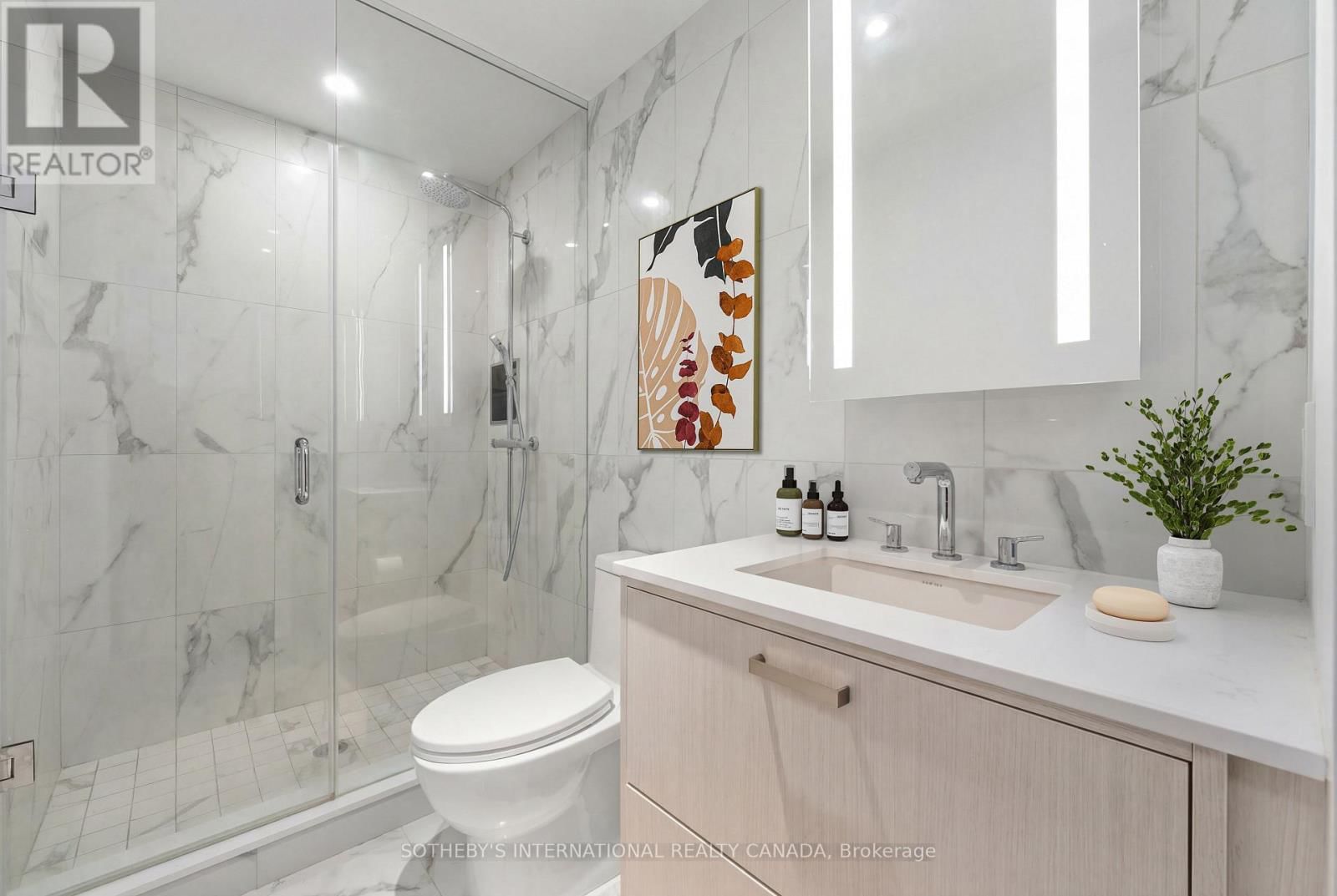 932 - 155 MERCHANTS' WHARF Image 14