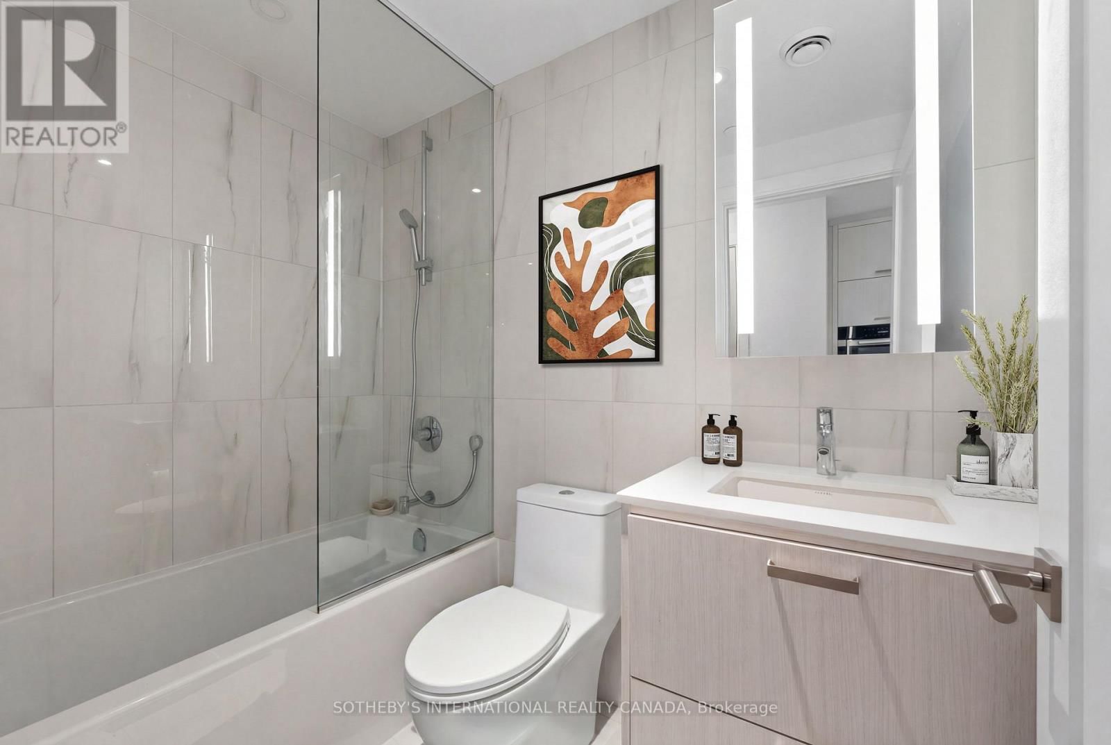 932 - 155 MERCHANTS' WHARF Image 17