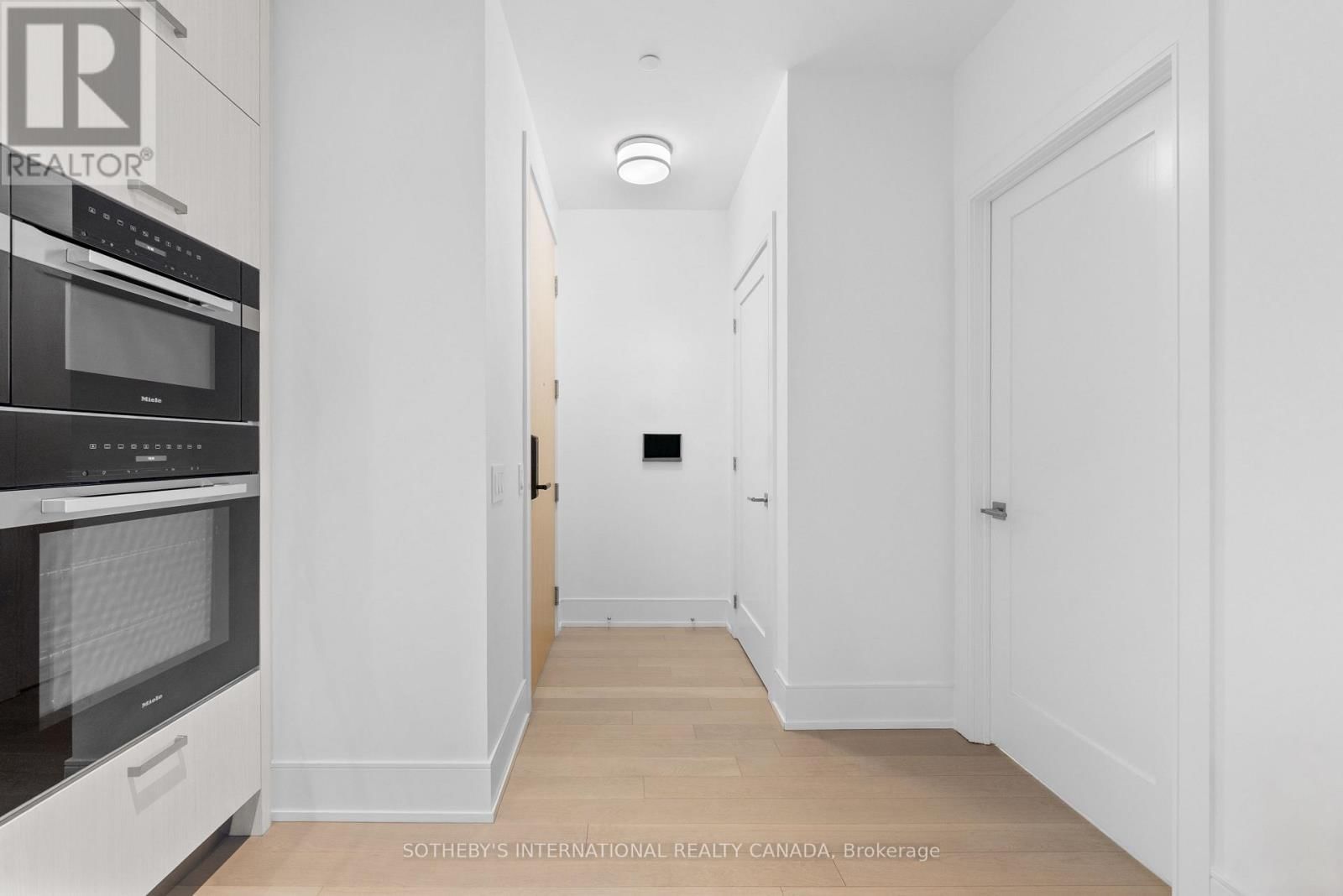 932 - 155 MERCHANTS' WHARF Image 18