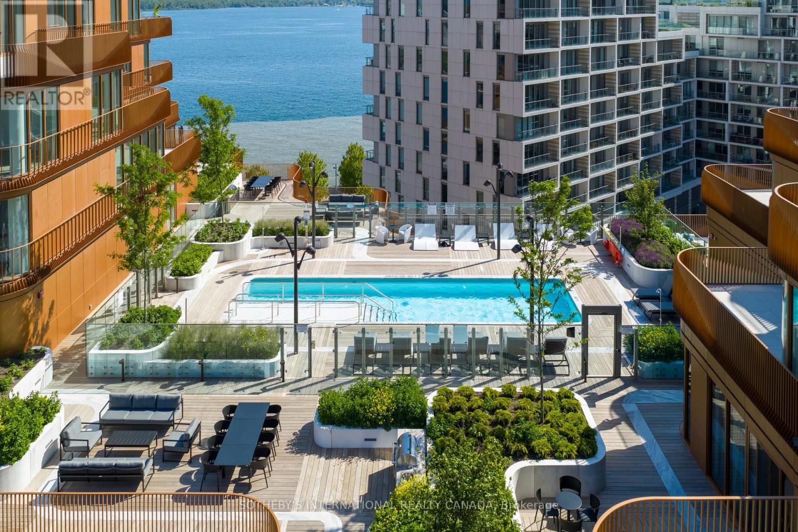 932 - 155 MERCHANTS' WHARF Image 20