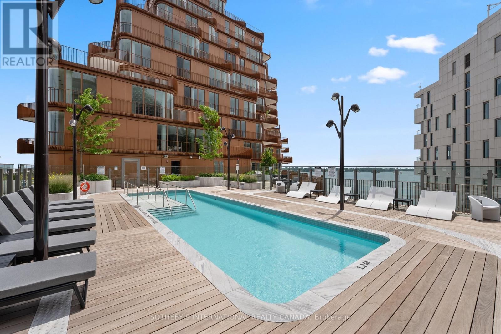 932 - 155 MERCHANTS' WHARF Image 22