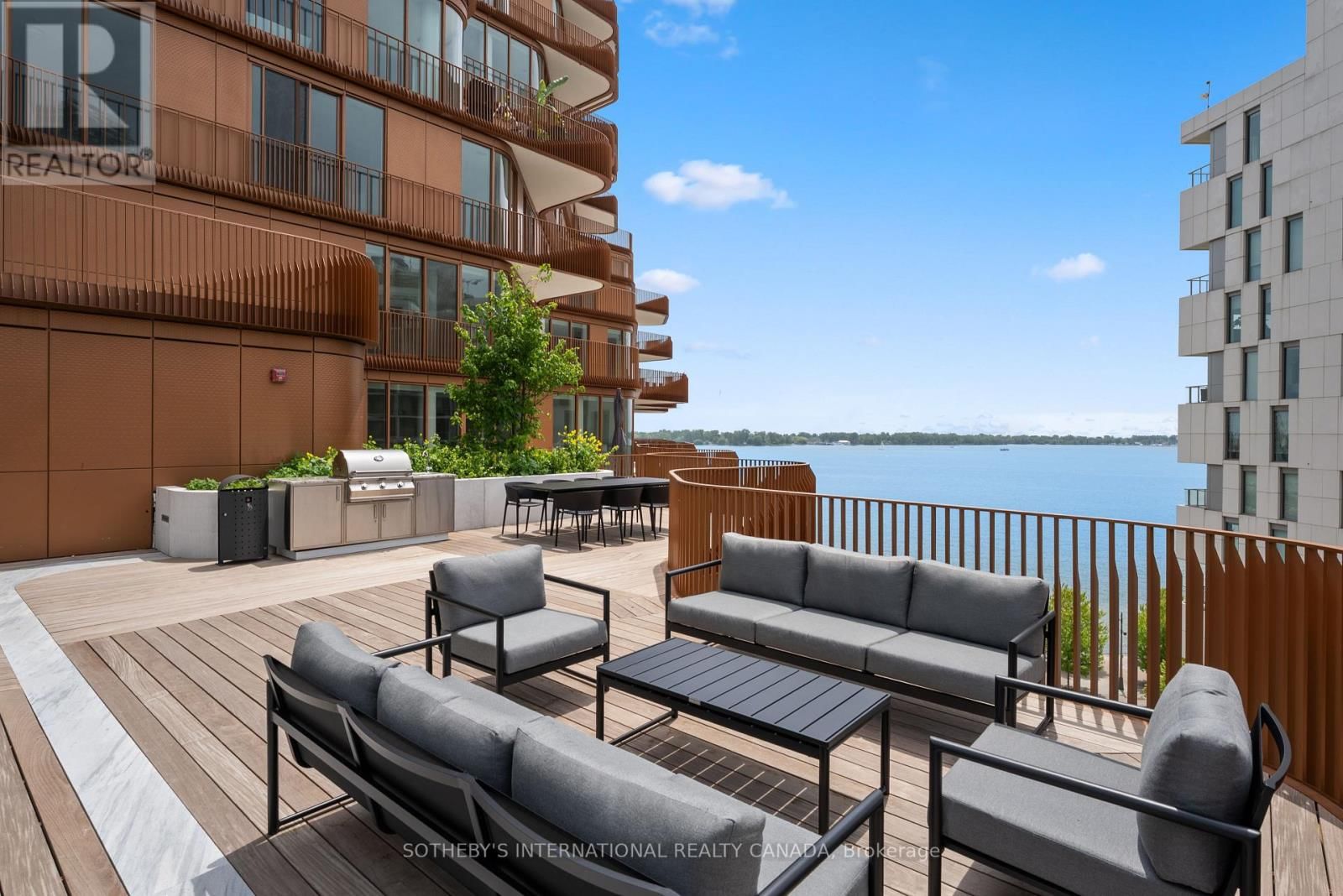 932 - 155 MERCHANTS' WHARF Image 24