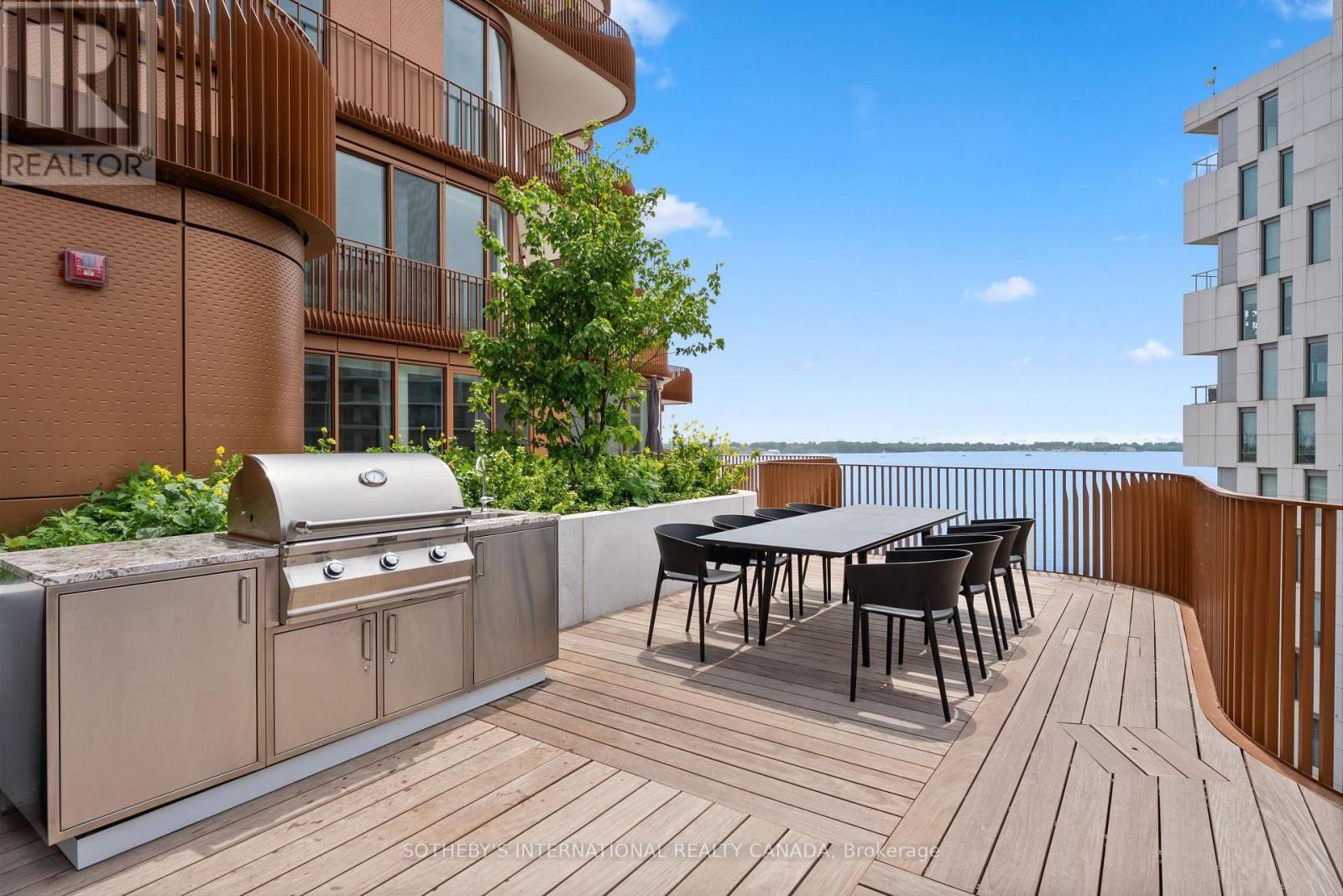 932 - 155 MERCHANTS' WHARF Image 25