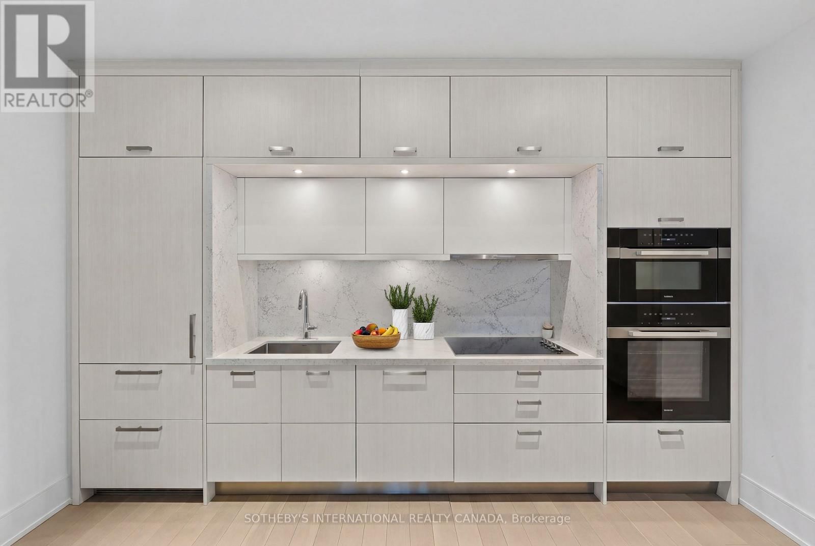 932 - 155 MERCHANTS' WHARF Image 3