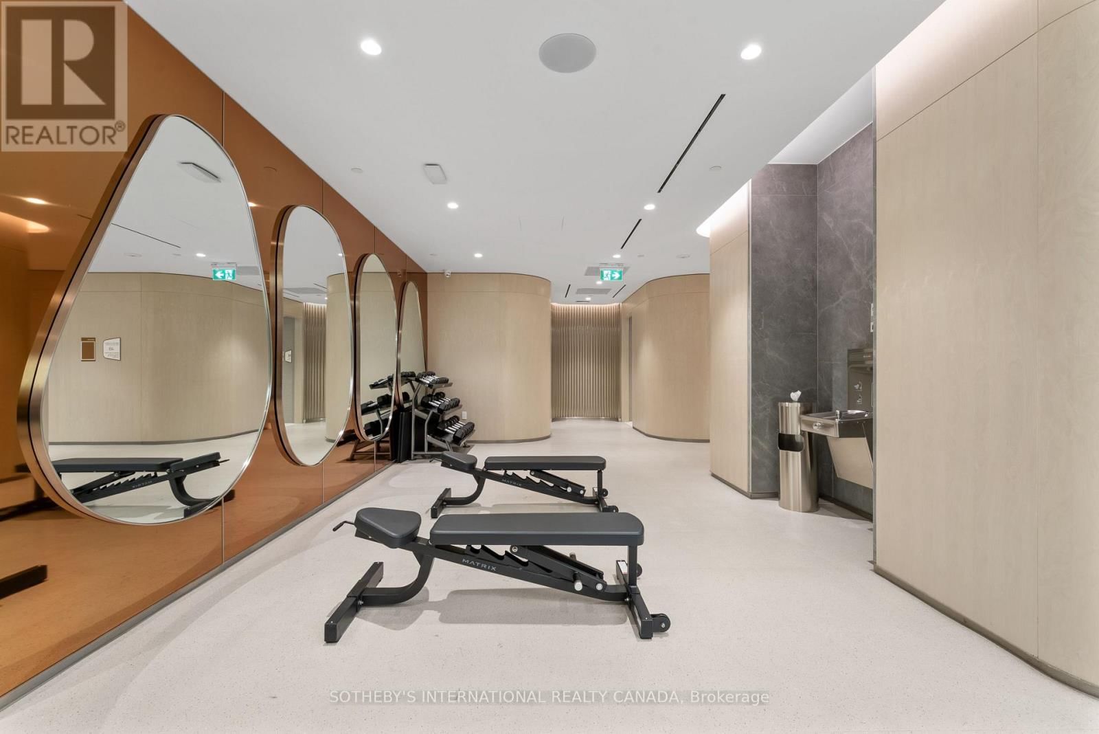 932 - 155 MERCHANTS' WHARF Image 30