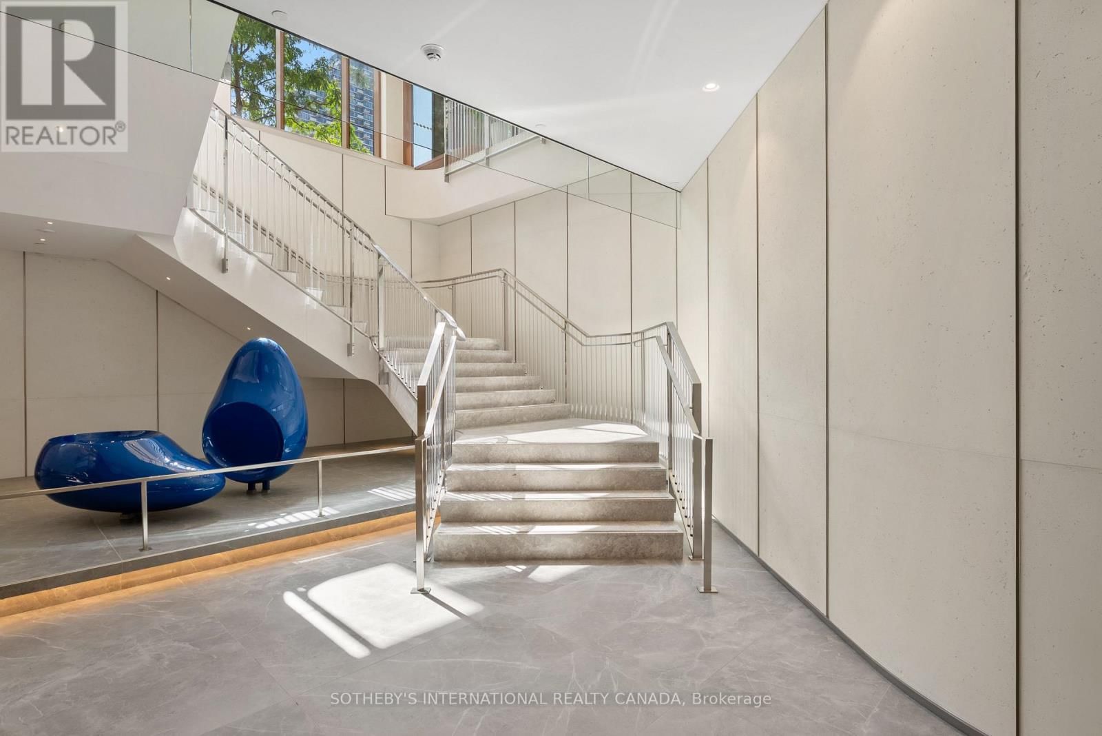 932 - 155 MERCHANTS' WHARF Image 35