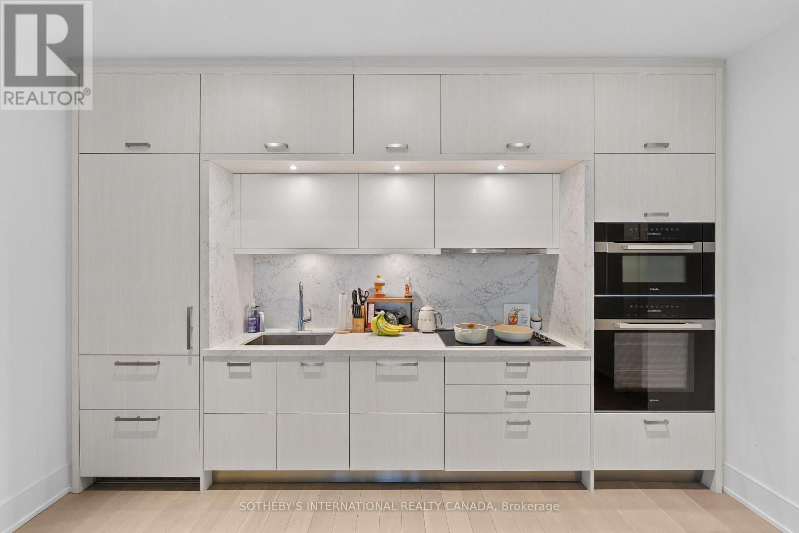 932 - 155 MERCHANTS' WHARF Image 4