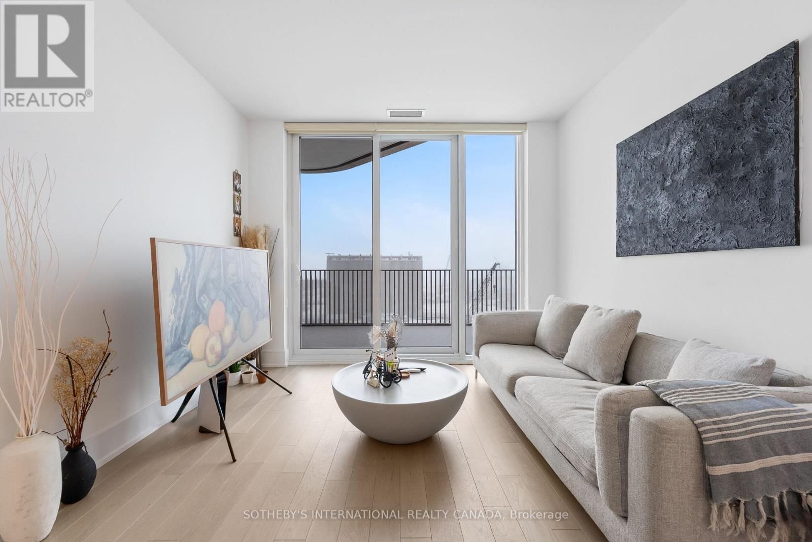 932 - 155 MERCHANTS' WHARF Image 7